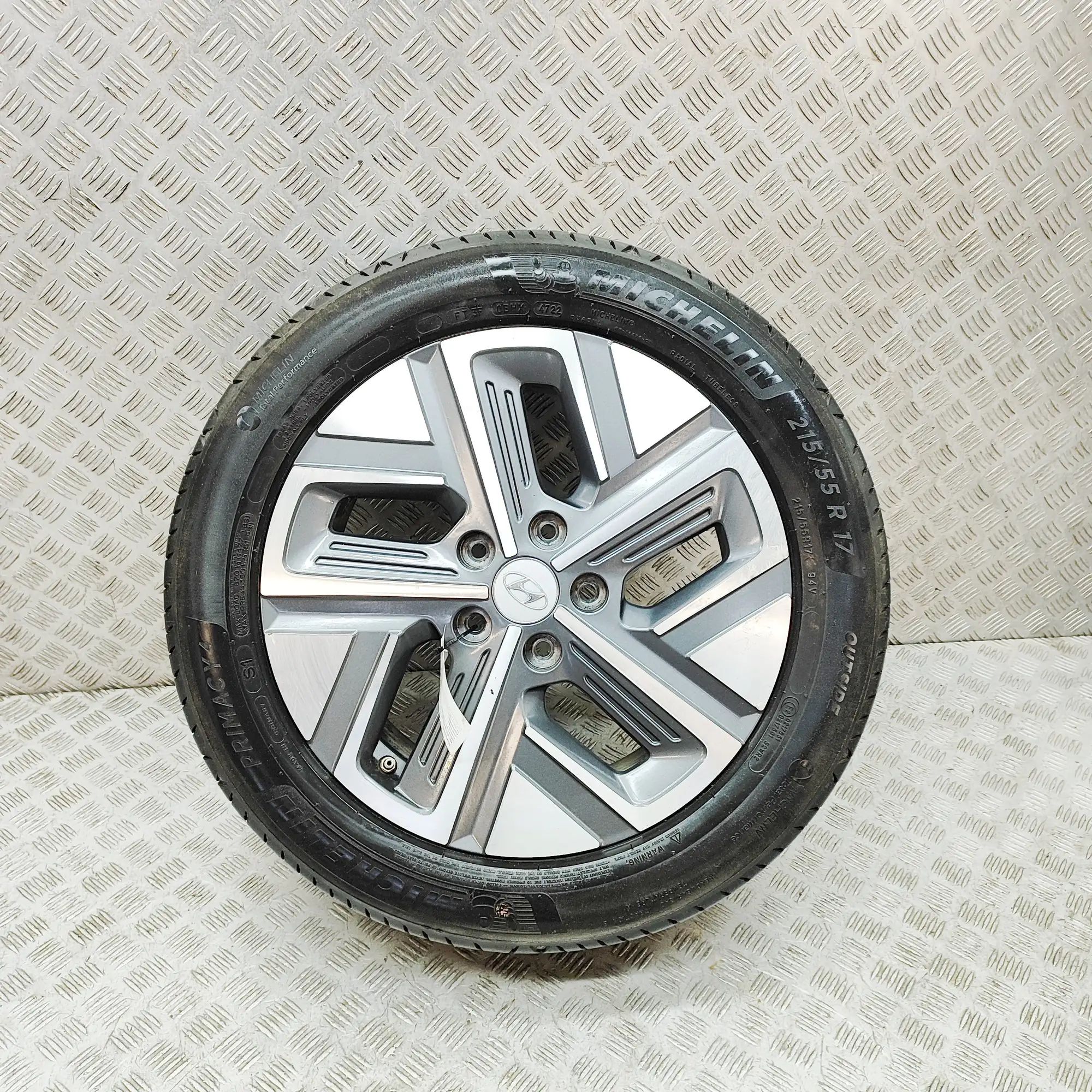 Hyundai Kona Alloy Wheel Alloy wheel — HYUNDAI KONA (2017-...) — 52910-K...