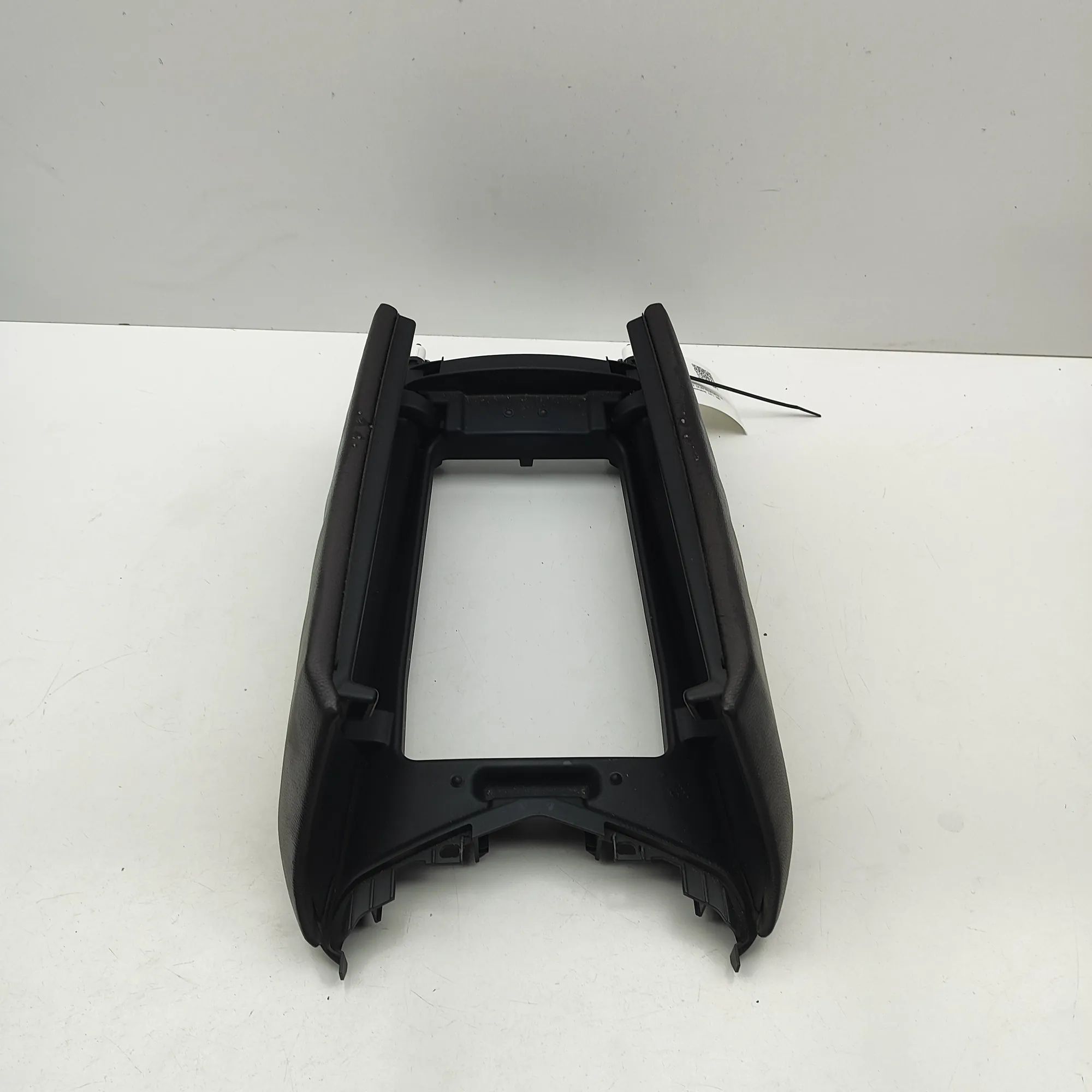 Maserati Quattroporte подлокотник Armrest — MASERATI QUATTROPORTE (VI) (2012-...)...