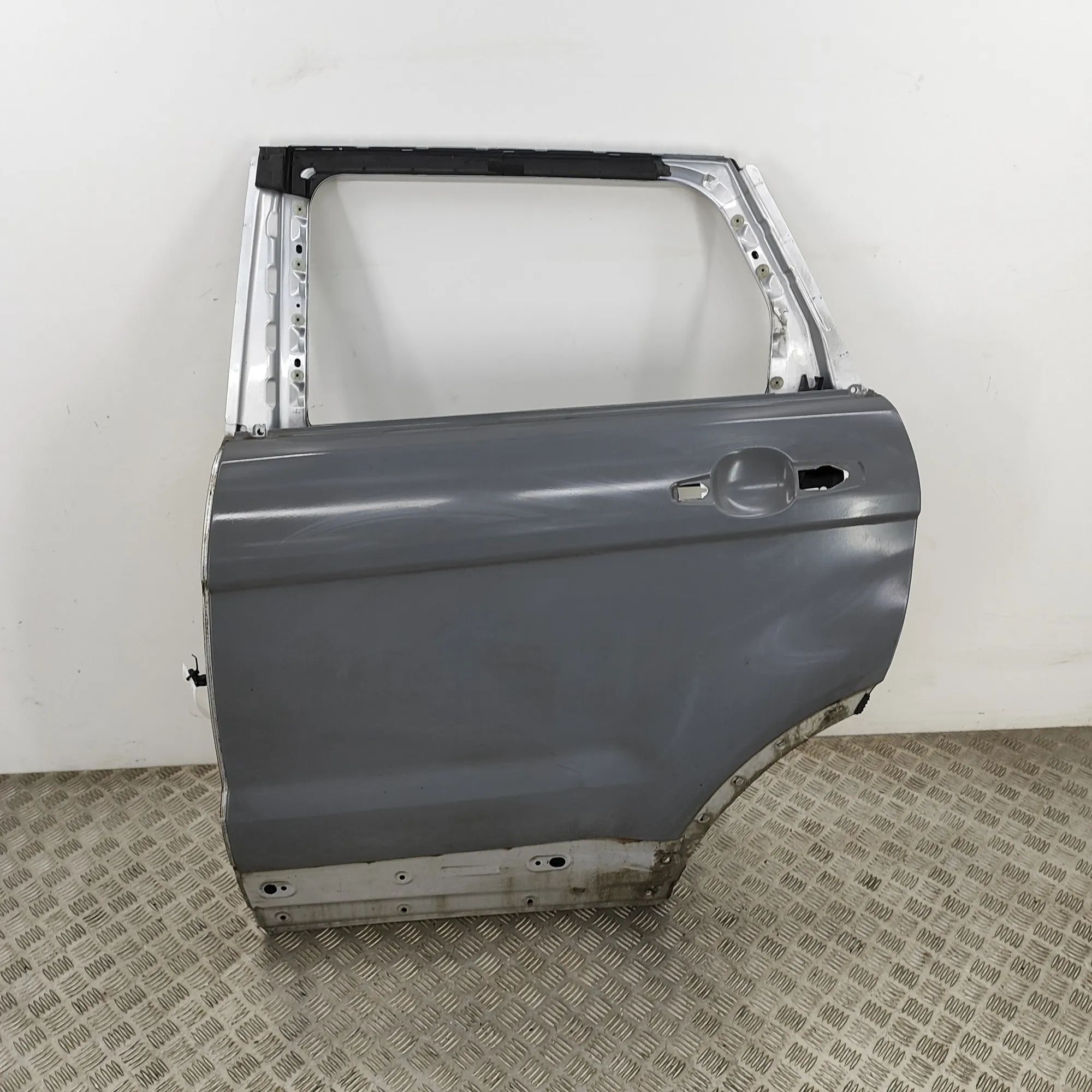 Land Rover Range Rover Evoque Door — rear left Door — rear left — LAND ROVER RANGE ROVER EVOQU...
