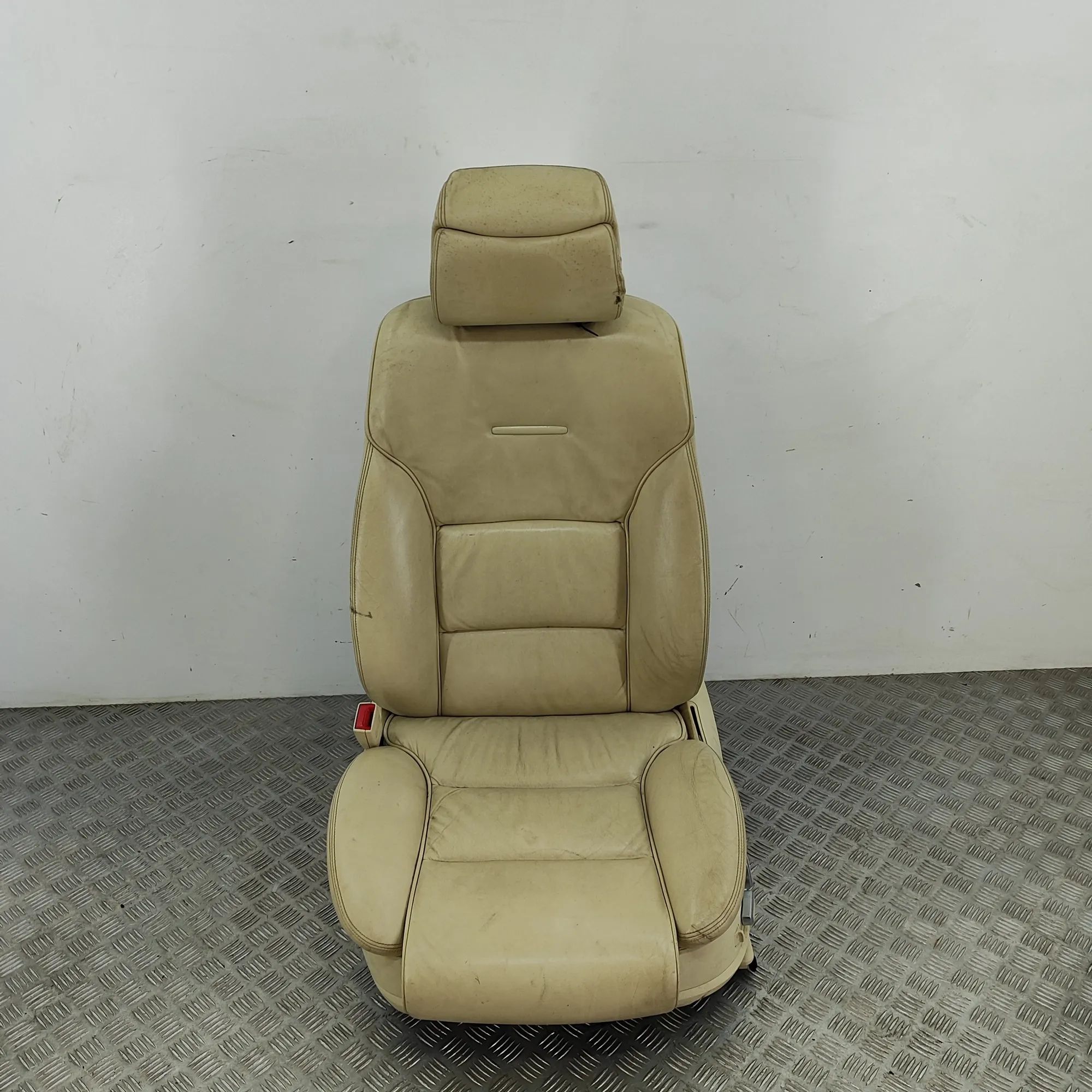 Audi A8 (D3) Front Left Seat Front left seat — AUDI A8 (D3 4E2, 4E8) (2002-2...