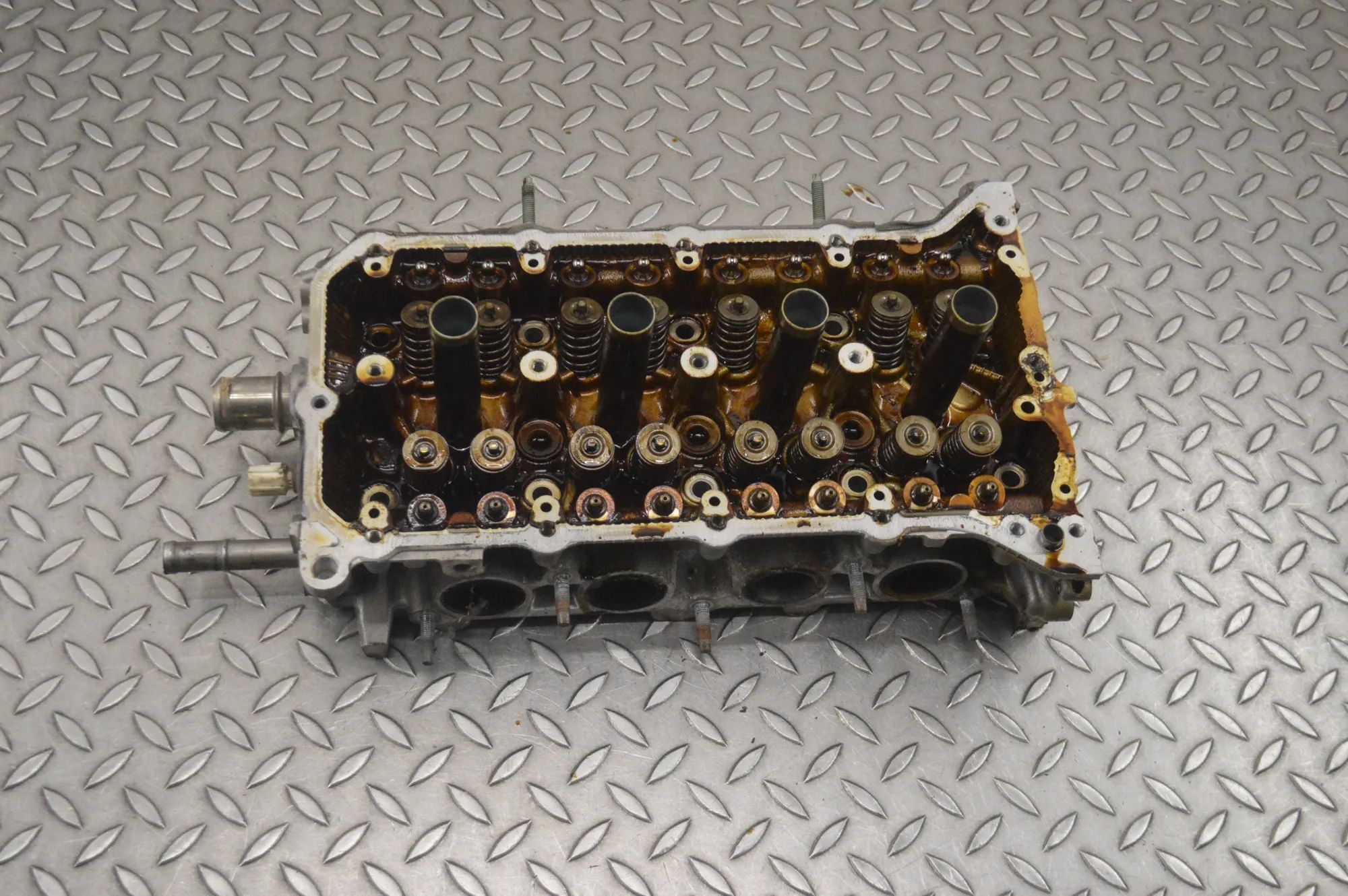 Toyota Auris Engine Cylinder Head Engine Cylinder Head — TOYOTA AURIS (_E15_) (20...
