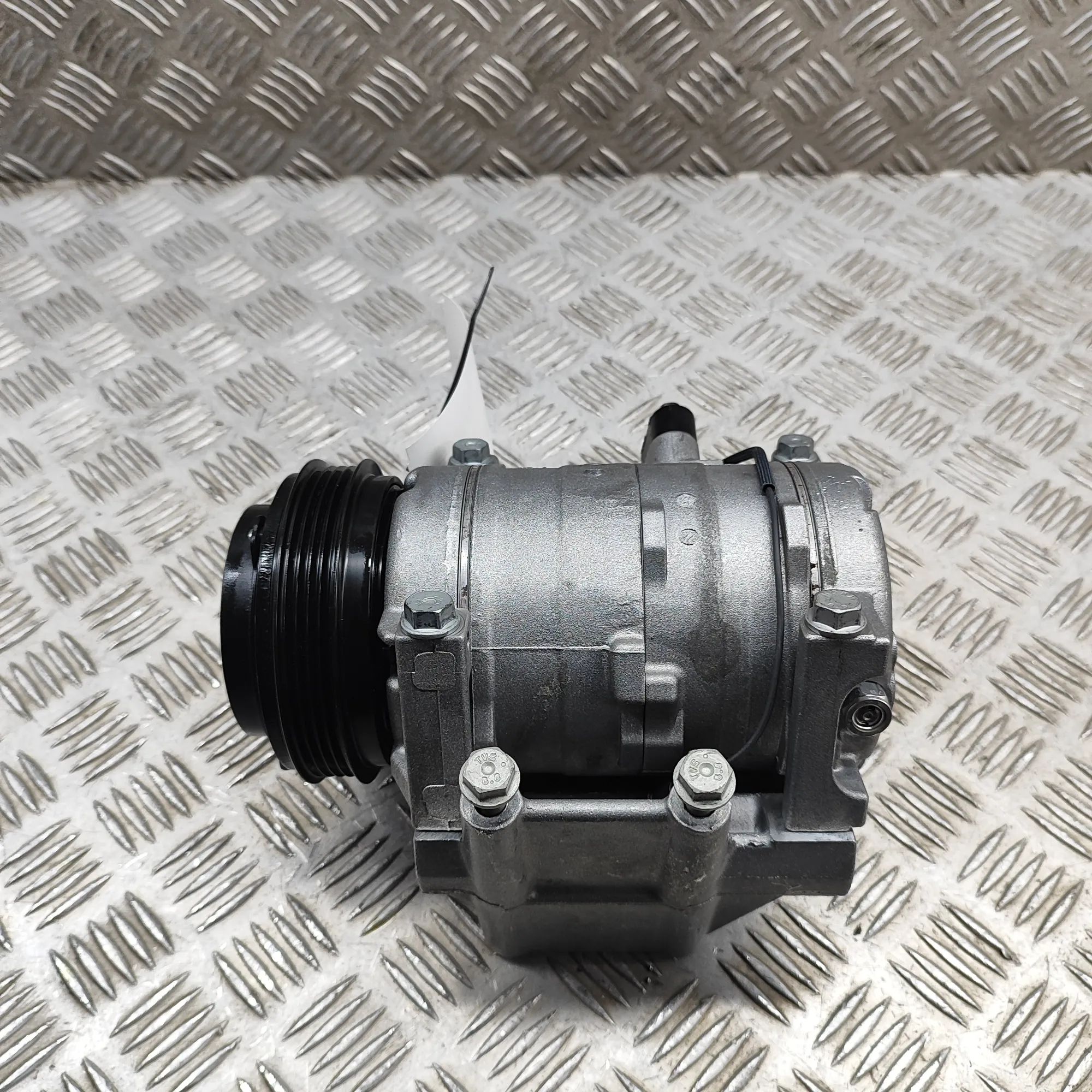 Iveco Daily Air-conditioning compressor Air-conditioning compressor — IVECO DAILY (VI V...