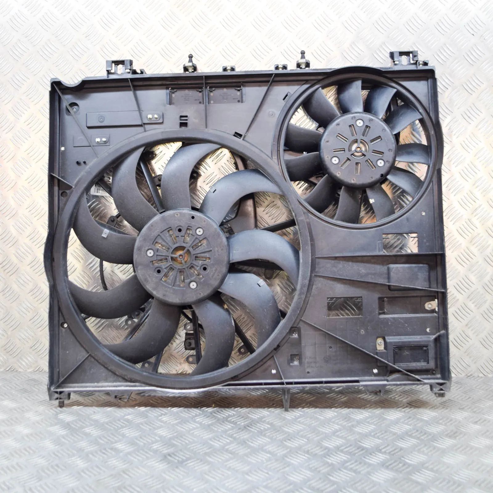 Land Rover Range Rover Sport (L494) Engine Cooling Fan Shroud Engine Cooling Fan Shroud — LAND ROVER RANGE RO...