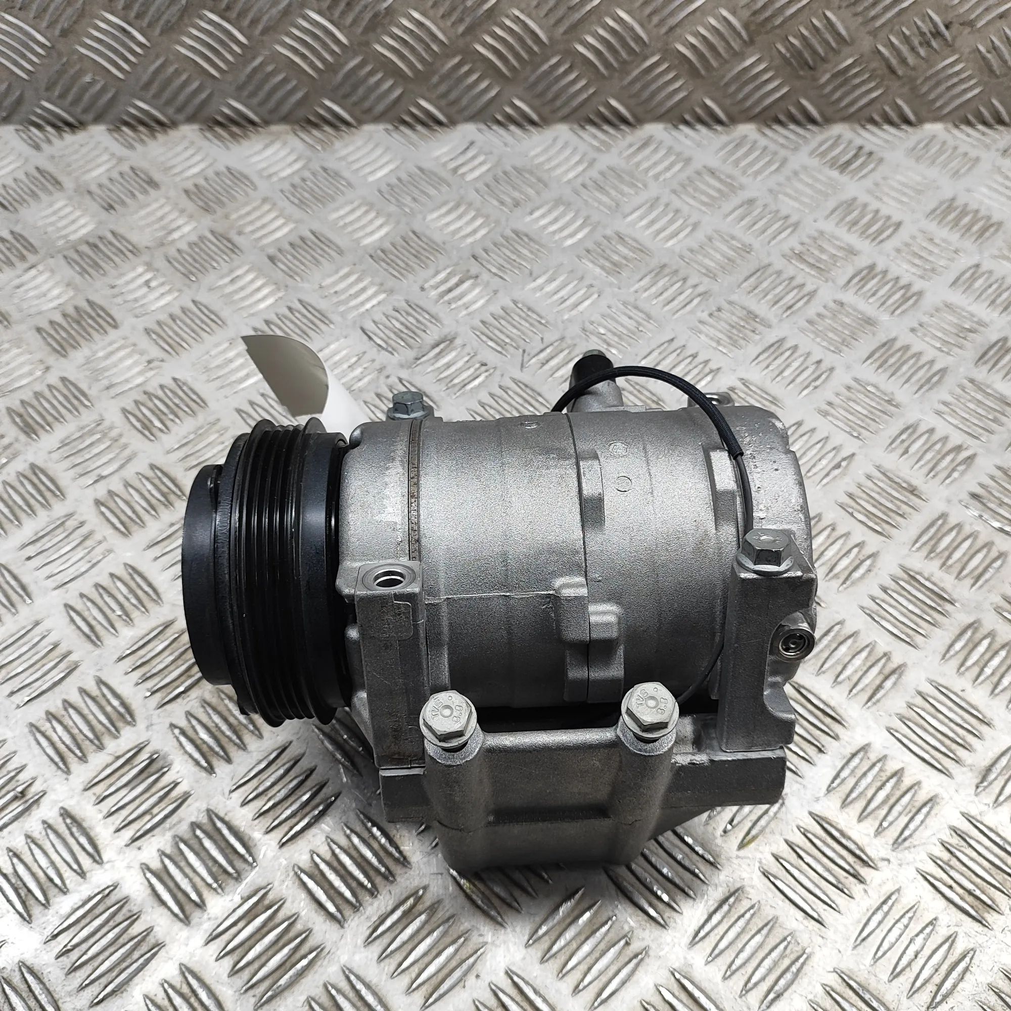 Iveco Daily Air-conditioning compressor Air-conditioning compressor — IVECO DAILY (VI V...