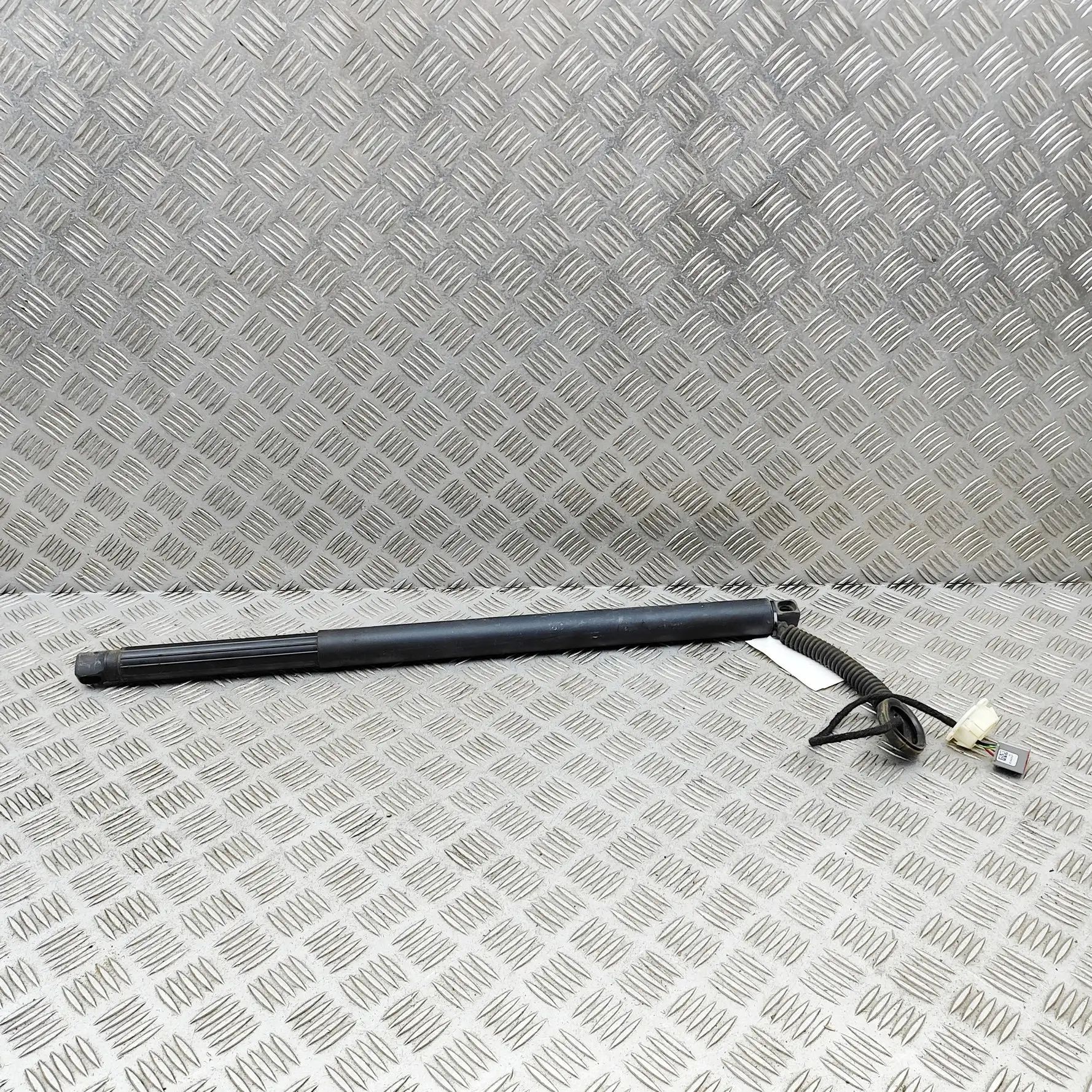 Cadillac Escalade Left Side Tailgate Gas Strut Left Side Tailgate Gas Strut — CADILLAC ESCALAD...
