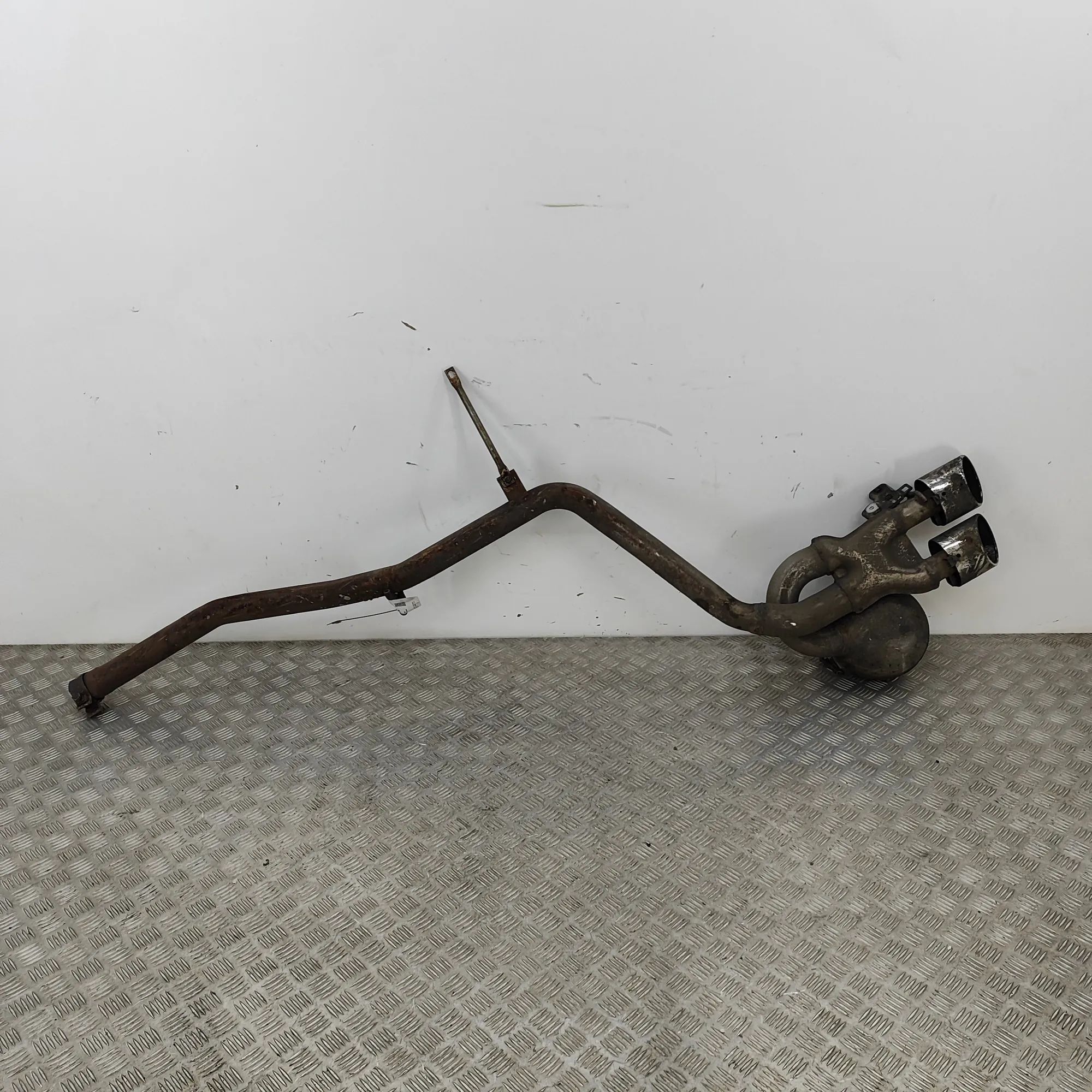 Maserati Ghibli Rear Right Exhaust Muffler Rear Right Exhaust Muffler — MASERATI GHIBLI (M...