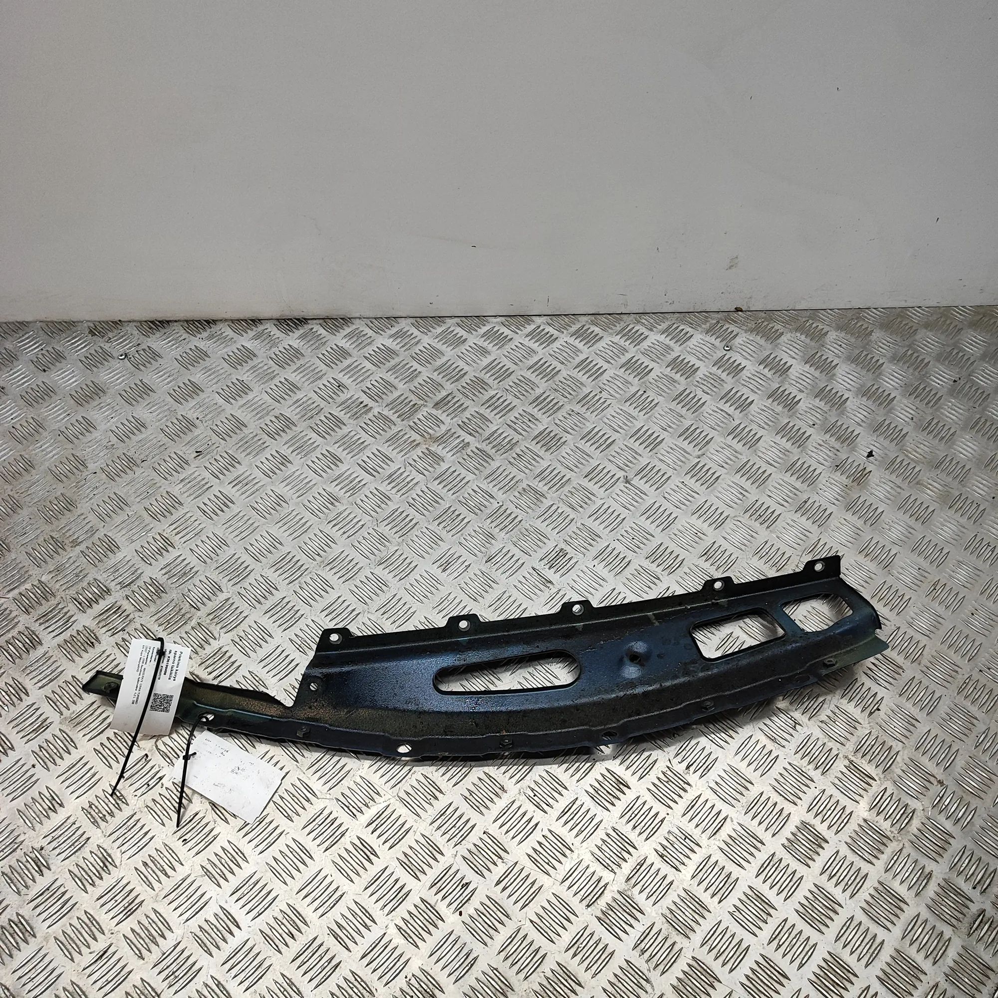 Maserati GranTurismo / GranCabrio Fender bracket — front left Fender bracket — front left — MASERATI GRAN (TU...