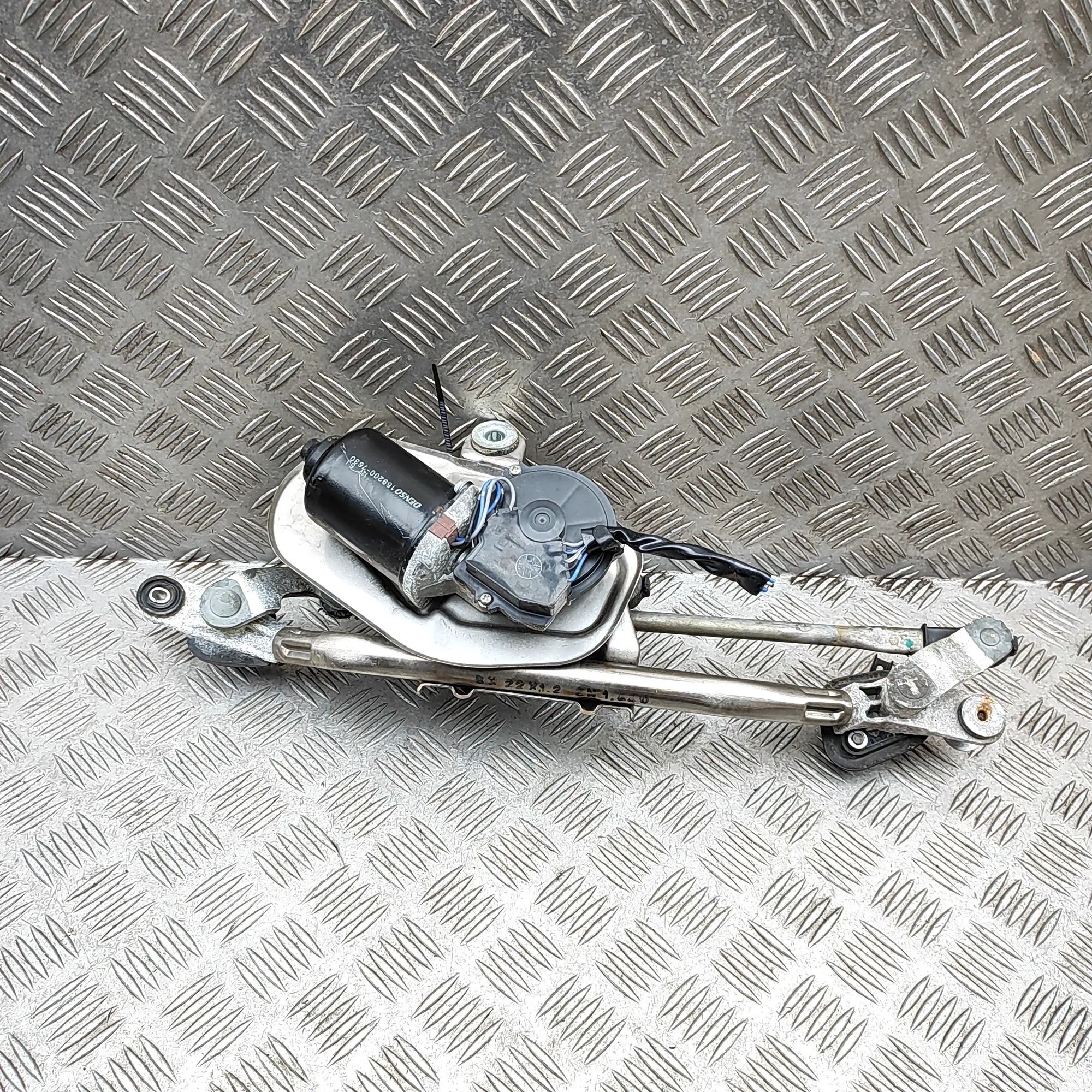 Maserati GranTurismo / GranCabrio Front Windshield Wiper Mechanism Front Windshield Wiper Mechanism — MASERATI GRA...