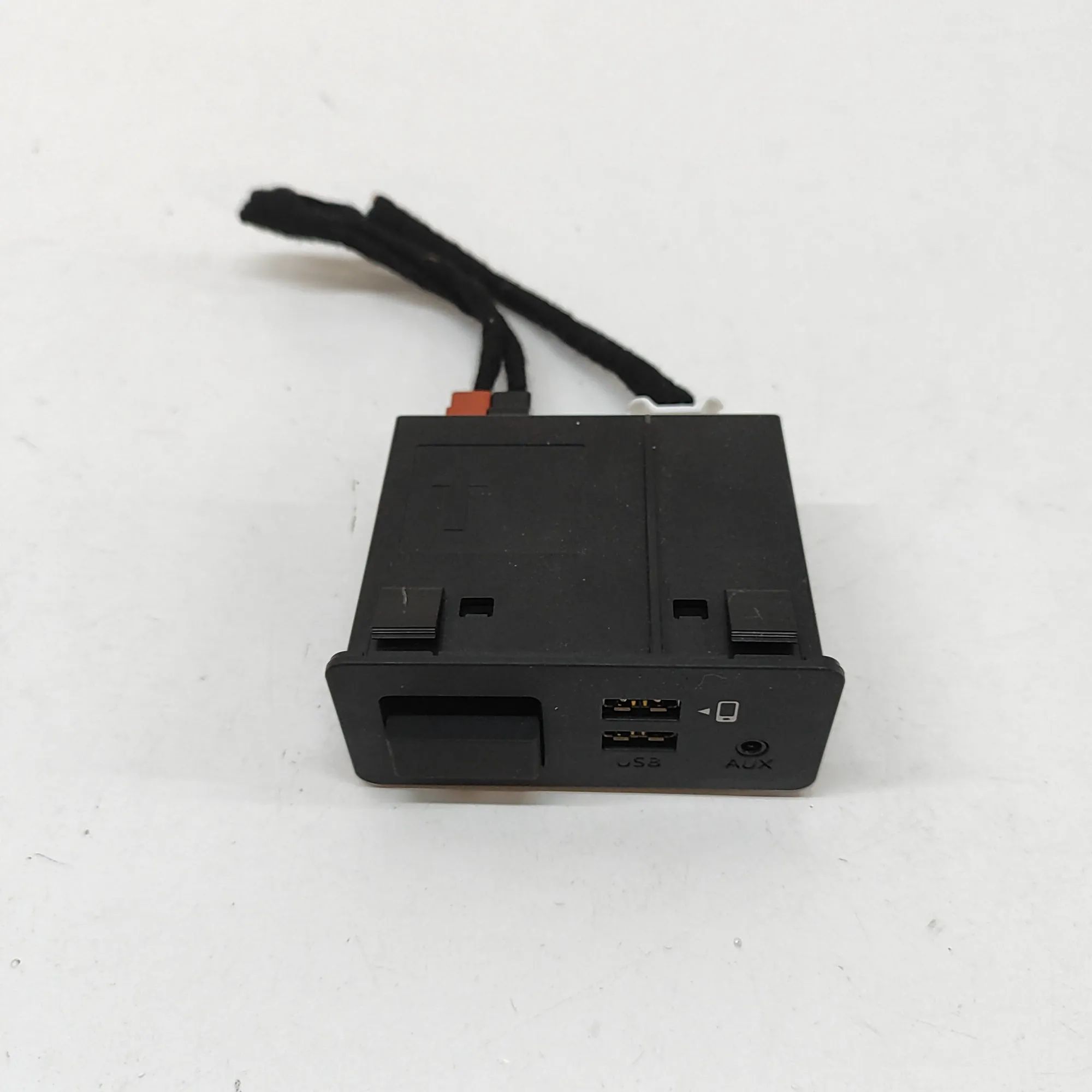 Mazda MX-5 USB/AUX input socket USB/AUX input socket — MAZDA MX-5 (IV ND) (2015...
