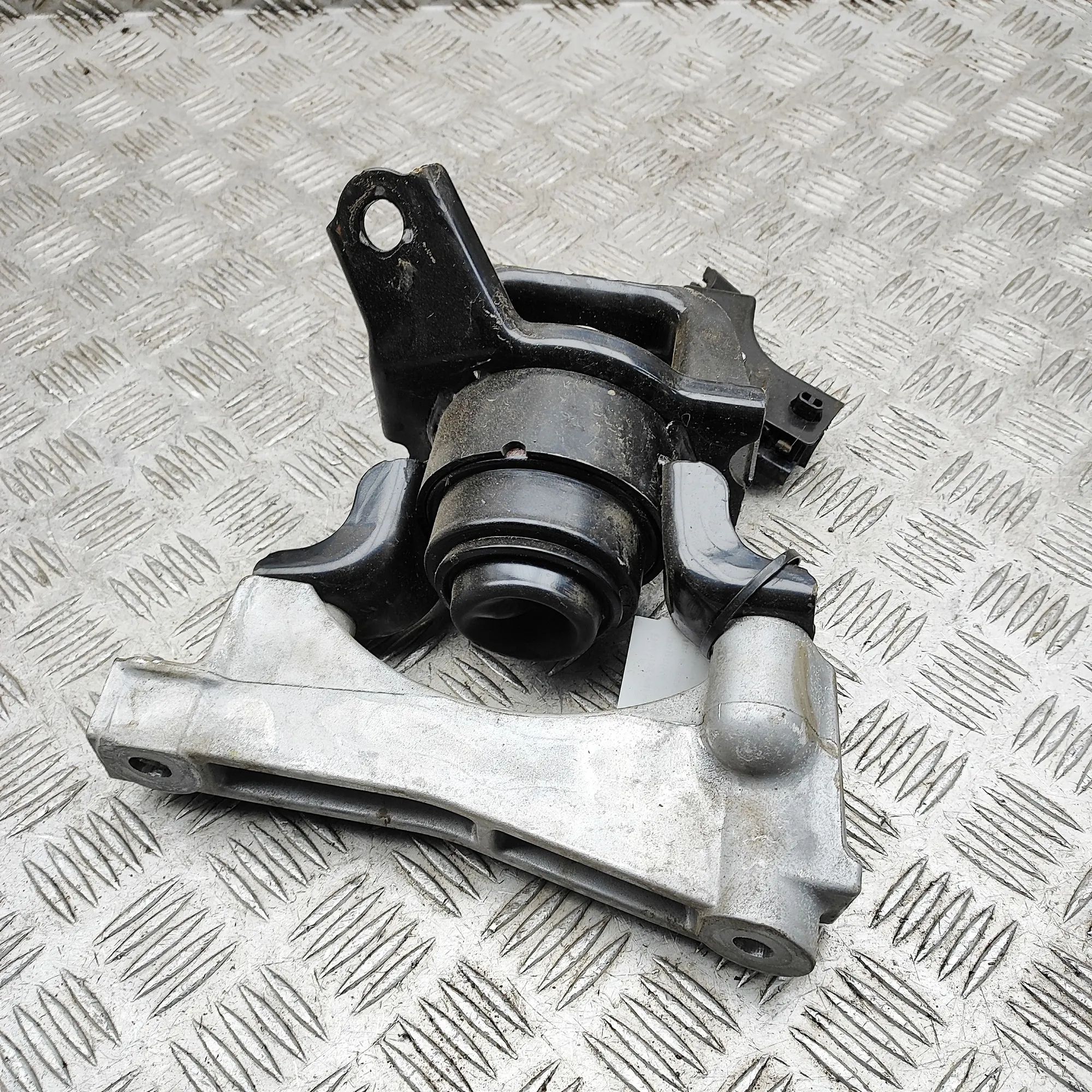Lexus RX Right Side Engine Mount Right Side Engine Mount — LEXUS RX (_L2_) (2015...
