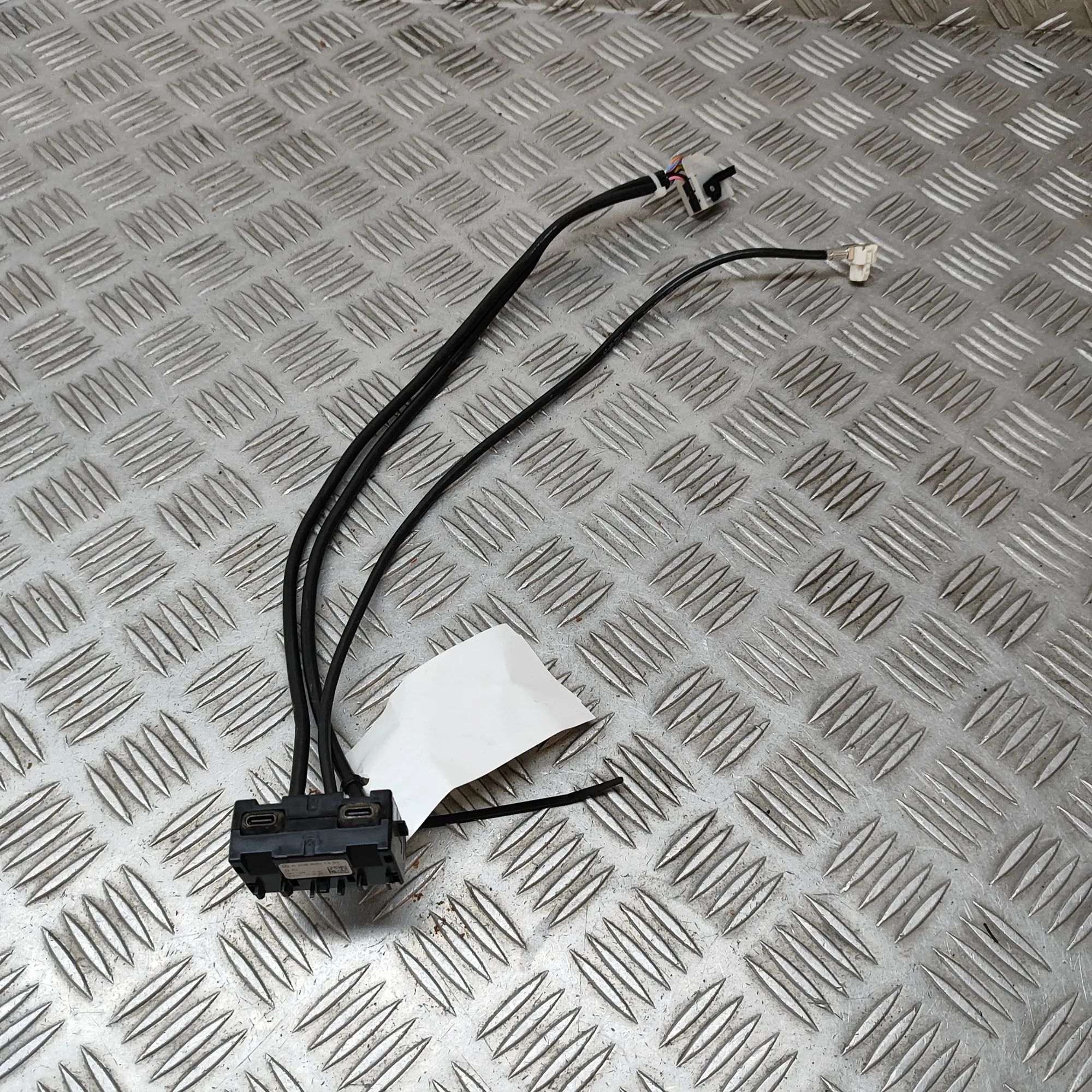 Mercedes-Benz A (W177) USB USB — MERCEDES BENZ C-CLASS (W206) (2021-PRESEN...