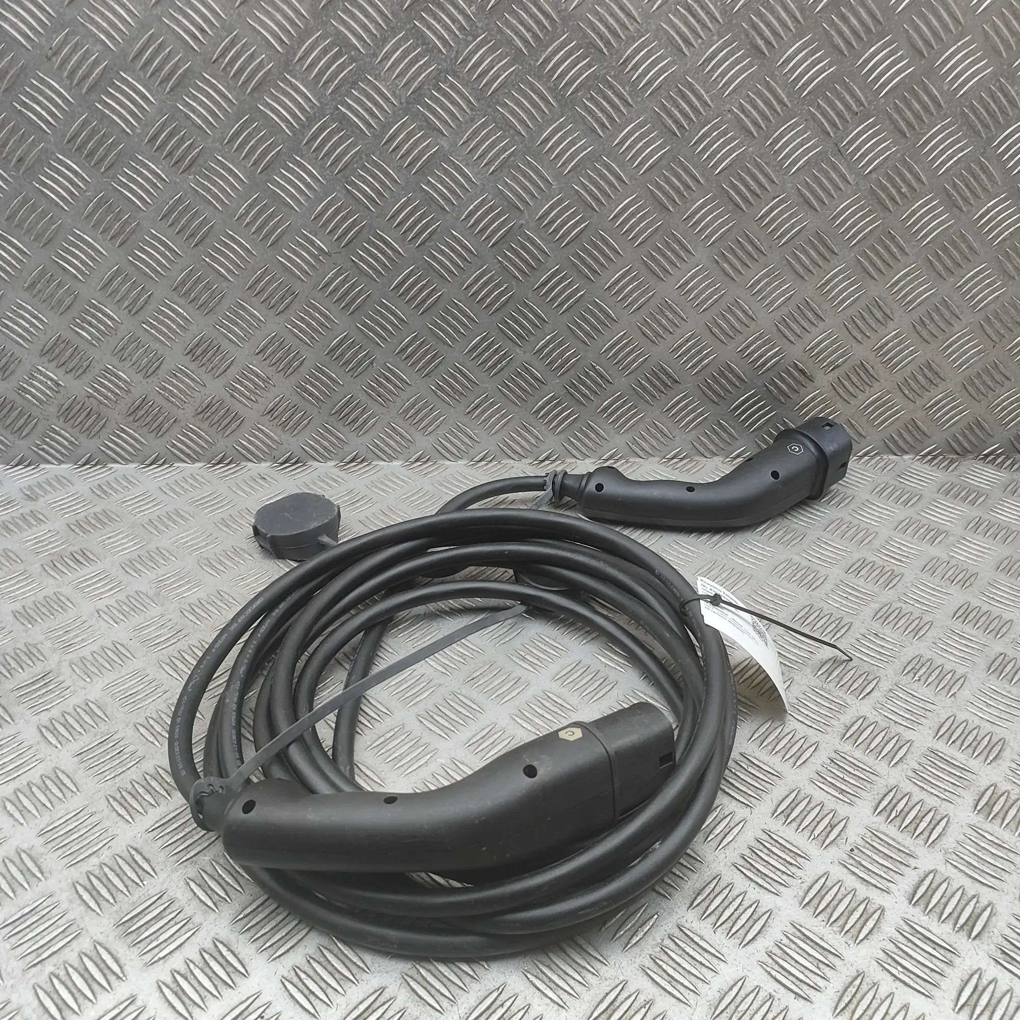 Nissan Leaf Battery Charging Cable Battery charging cable — NISSAN LEAF (ZE1) (201...