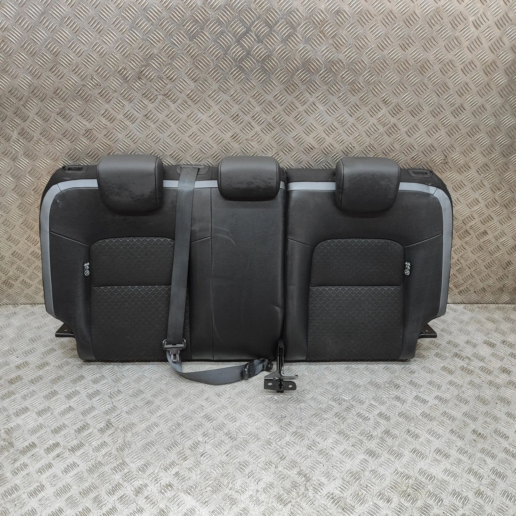 Nissan Juke Takapenkki Rear seat — NISSAN JUKE (F16) (2019-...) — 8860...
