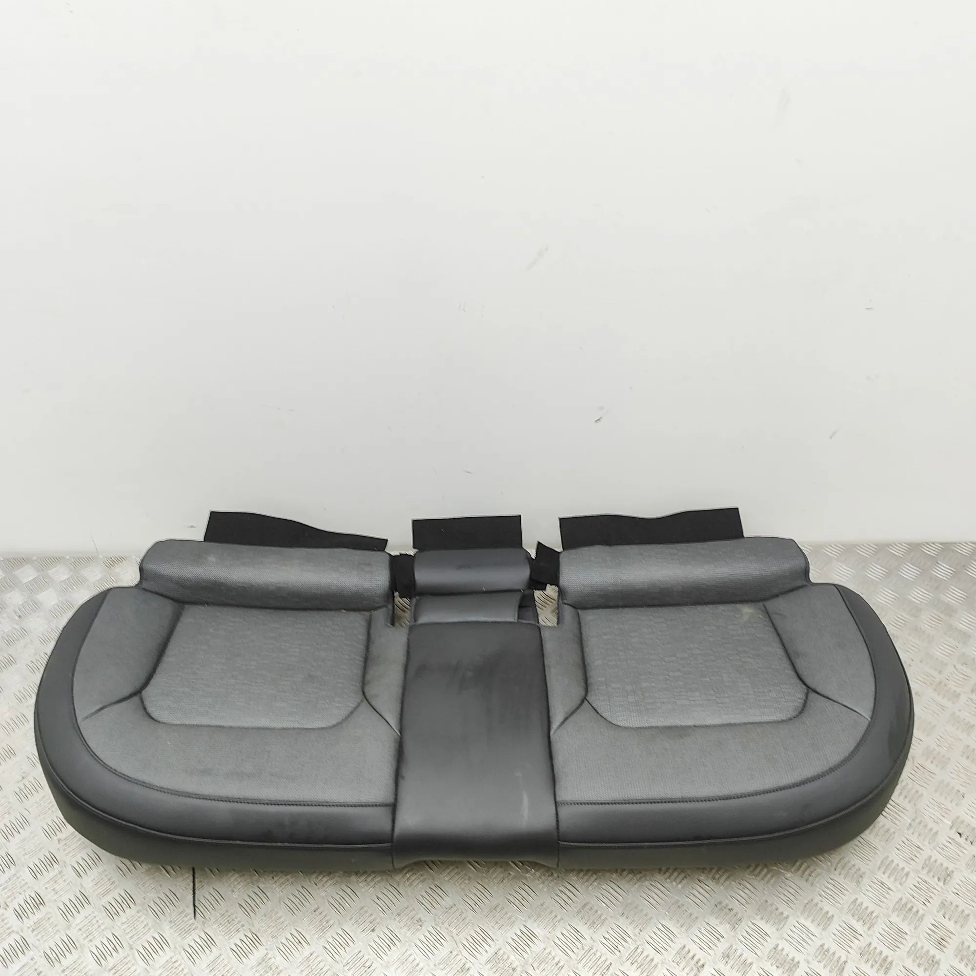 Kia Niro Takapenkki Rear seat — KIA NIRO (II) (2022-...) — 89160-AO...