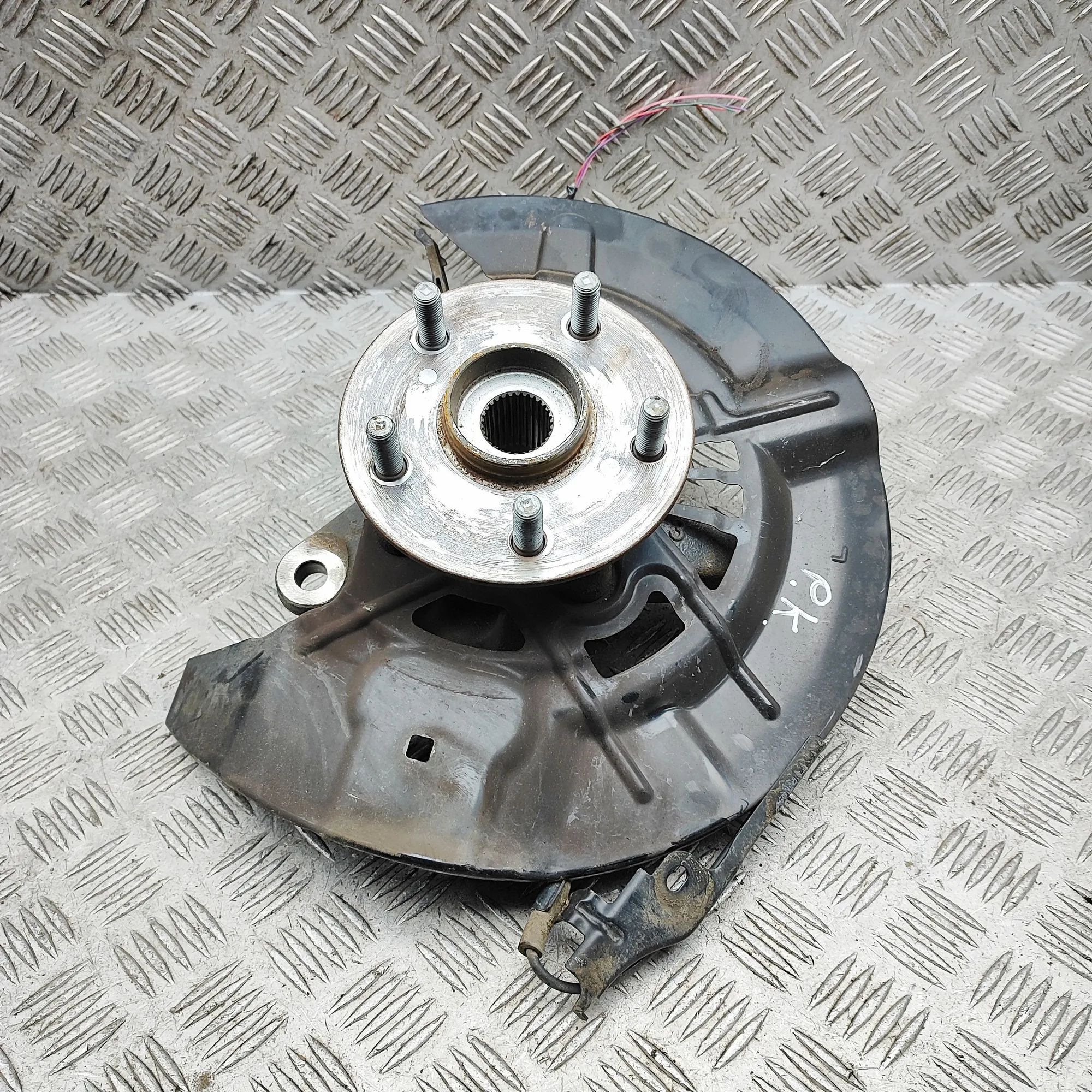 Lexus RX Front Left Wheel Hub Front Left Wheel Hub — LEXUS RX (_L2_) (2015-.....