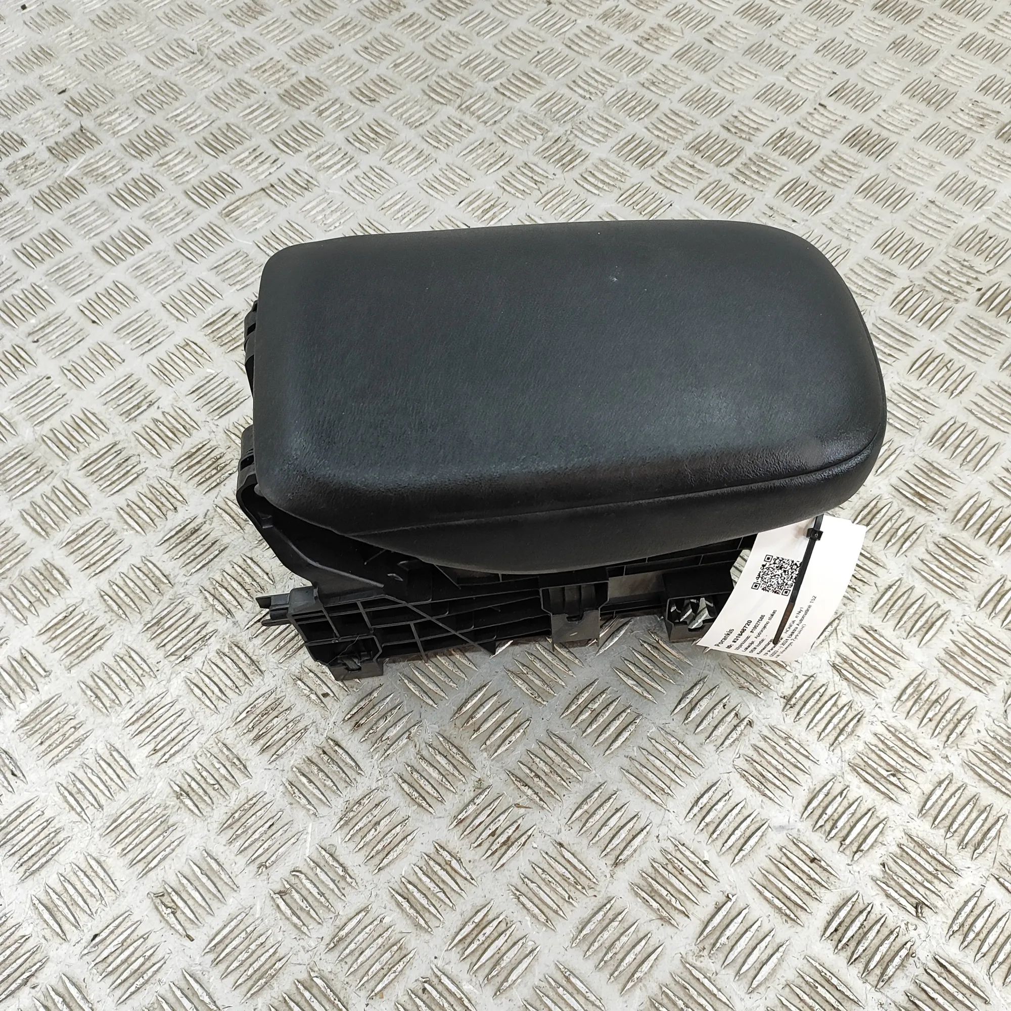 Honda HR-V / e:Ny1 Armrest