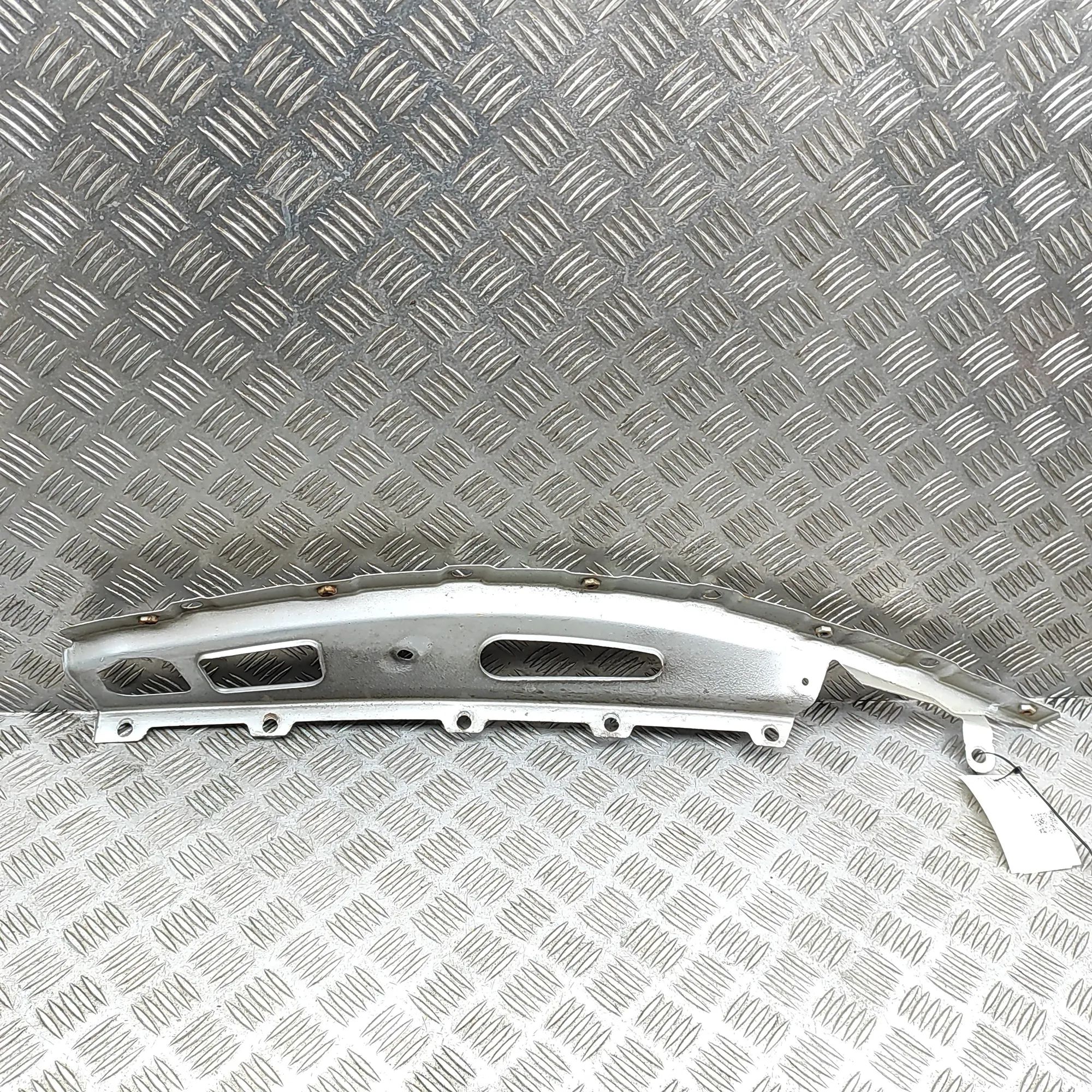Maserati GranTurismo / GranCabrio Fender bracket — front left Fender bracket — front left — MASERATI GRAN (TU...
