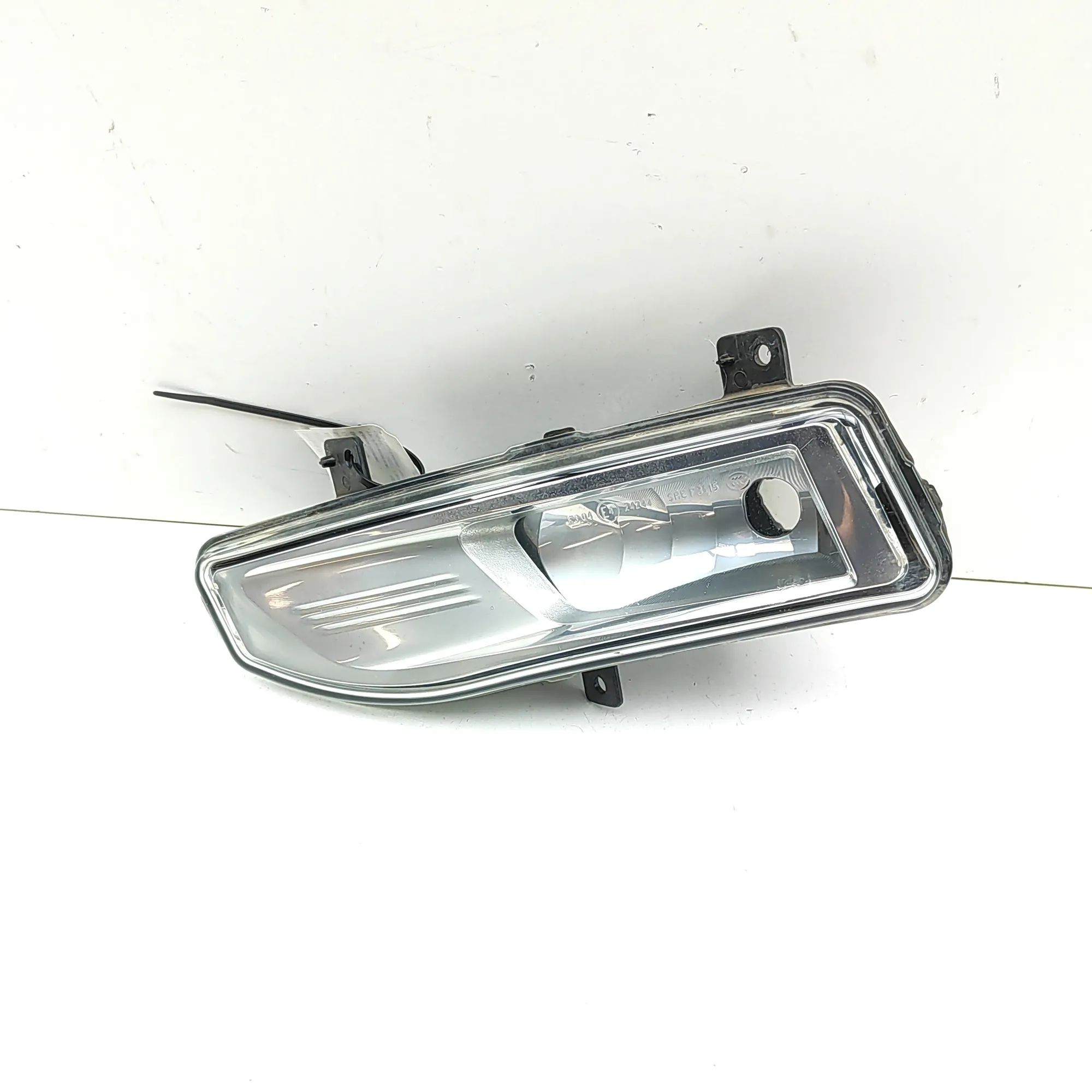 Nissan Leaf Front Left Fog Light Front Left Fog Light — NISSAN LEAF (ZE1) (2017-...