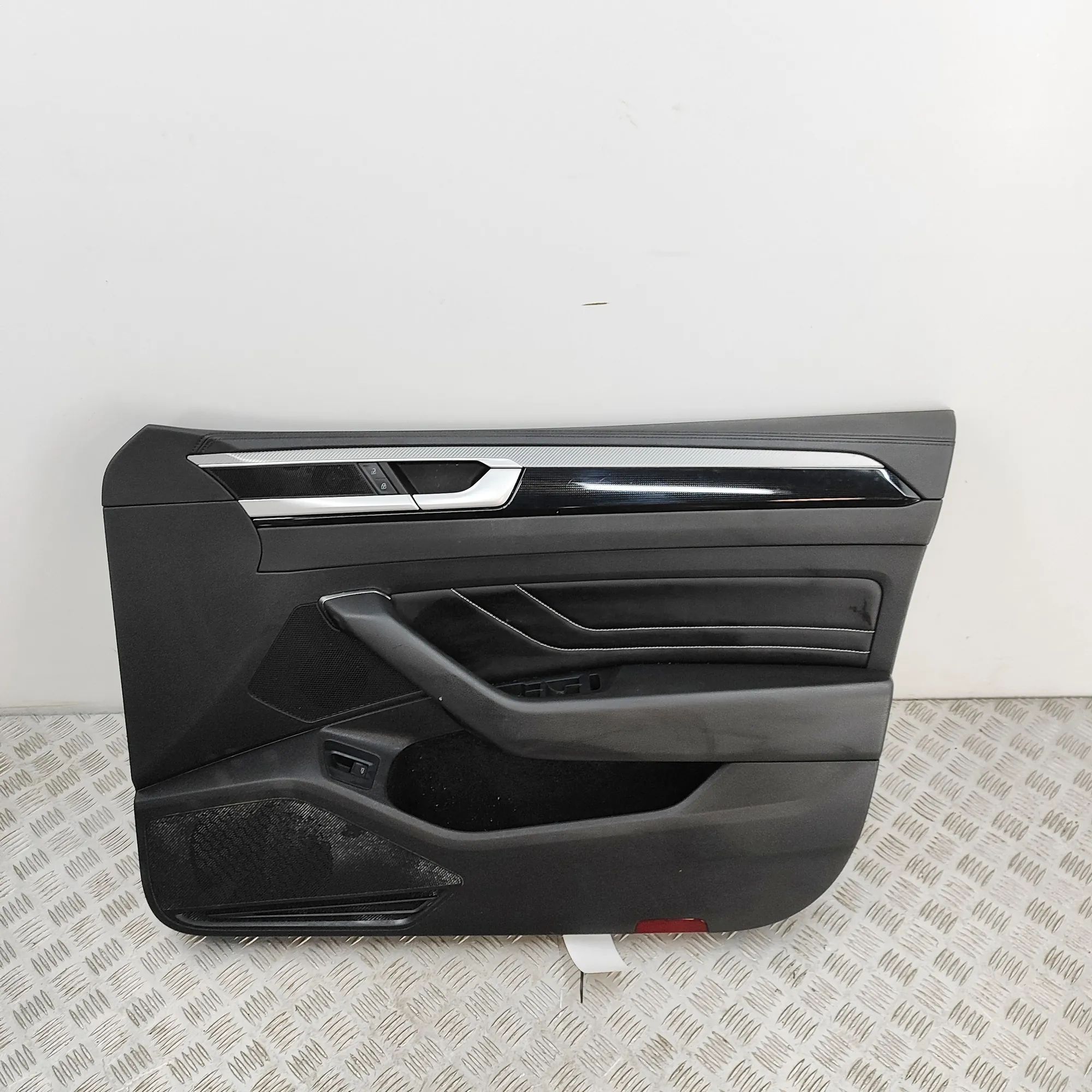 Volkswagen Arteon Front Right Door Panel Front Right Door Panel — VW ARTEON (3H7) (2017-...