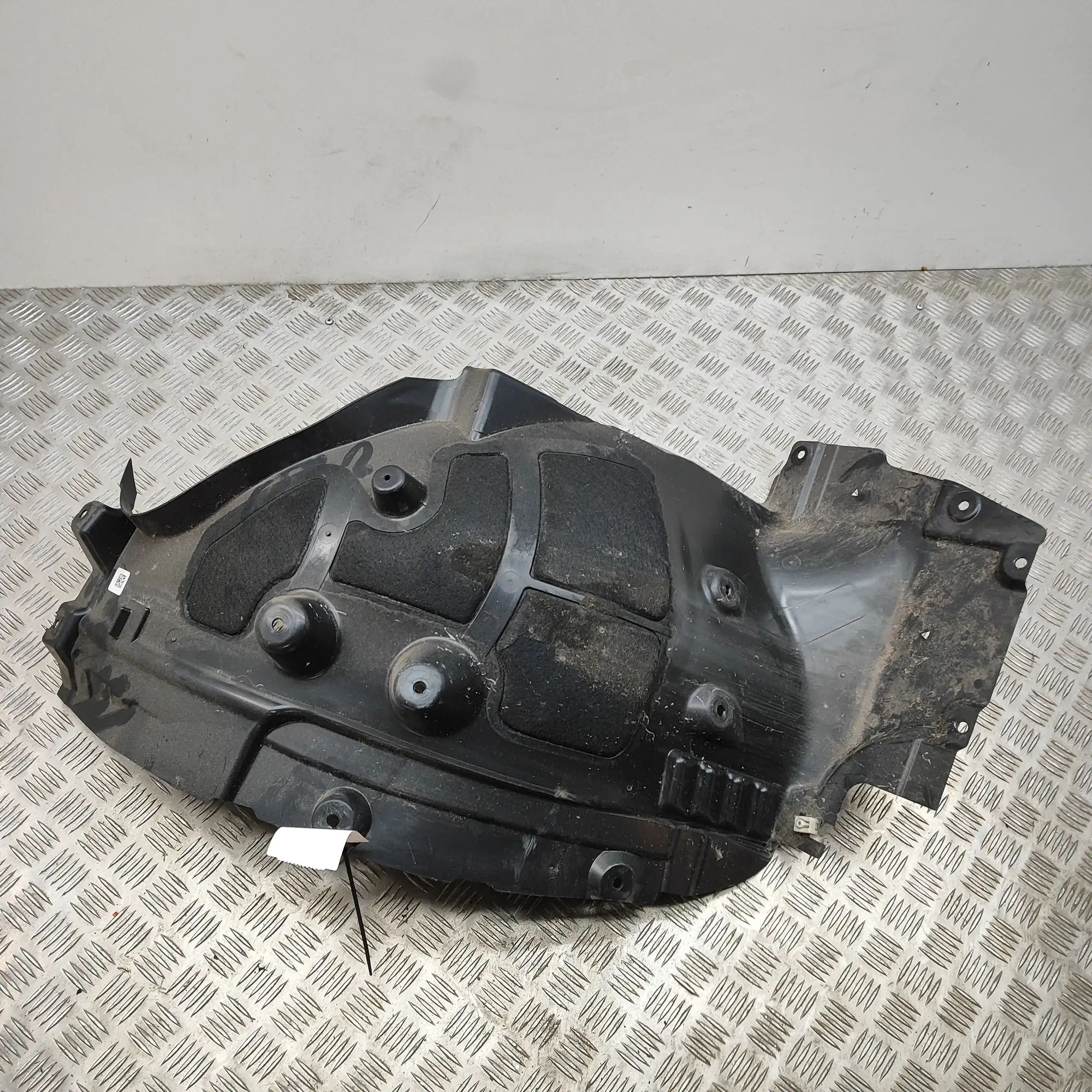 BMW X6 (G06) Wheel arch liner — front — left — rear section Wheel arch liner — front — left — rear section ...