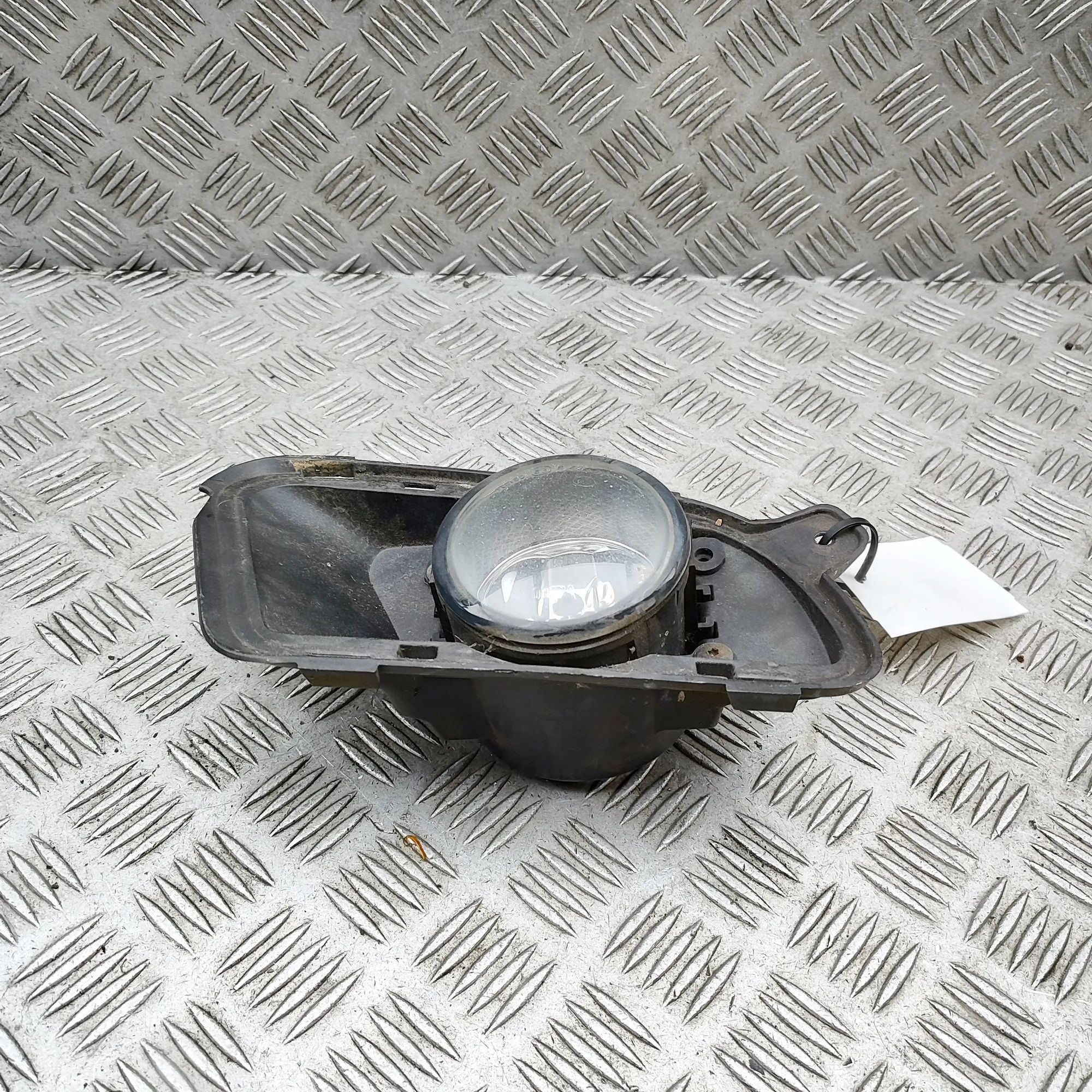 Jaguar XJ Front Right Fog Light Front Right Fog Light — JAGUAR XJ (X350) (2003-...