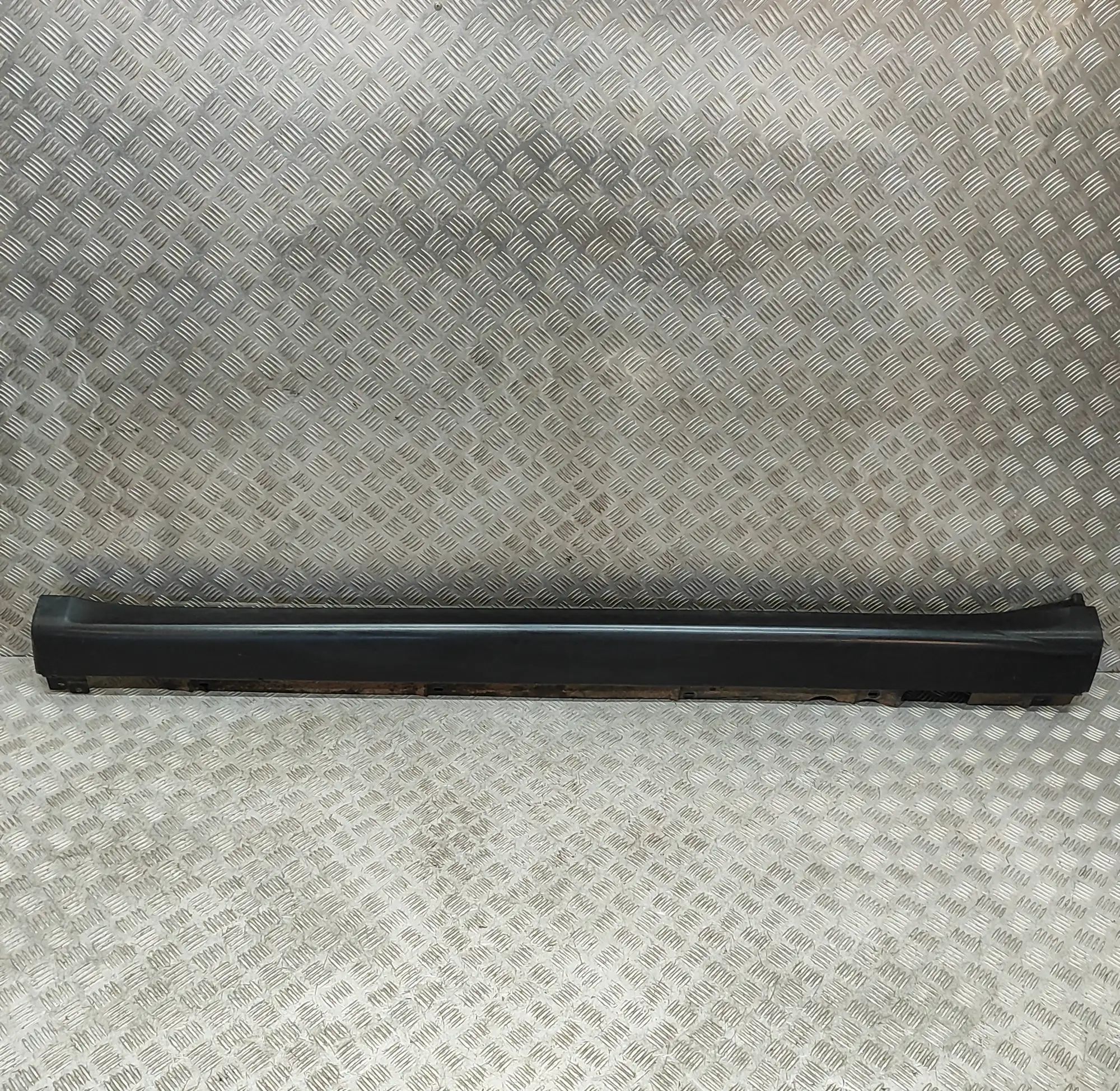 Porsche Macan Left Side Plastic Sideskirt Cover Left Side Plastic Sideskirt Cover — PORSCHE MAC...