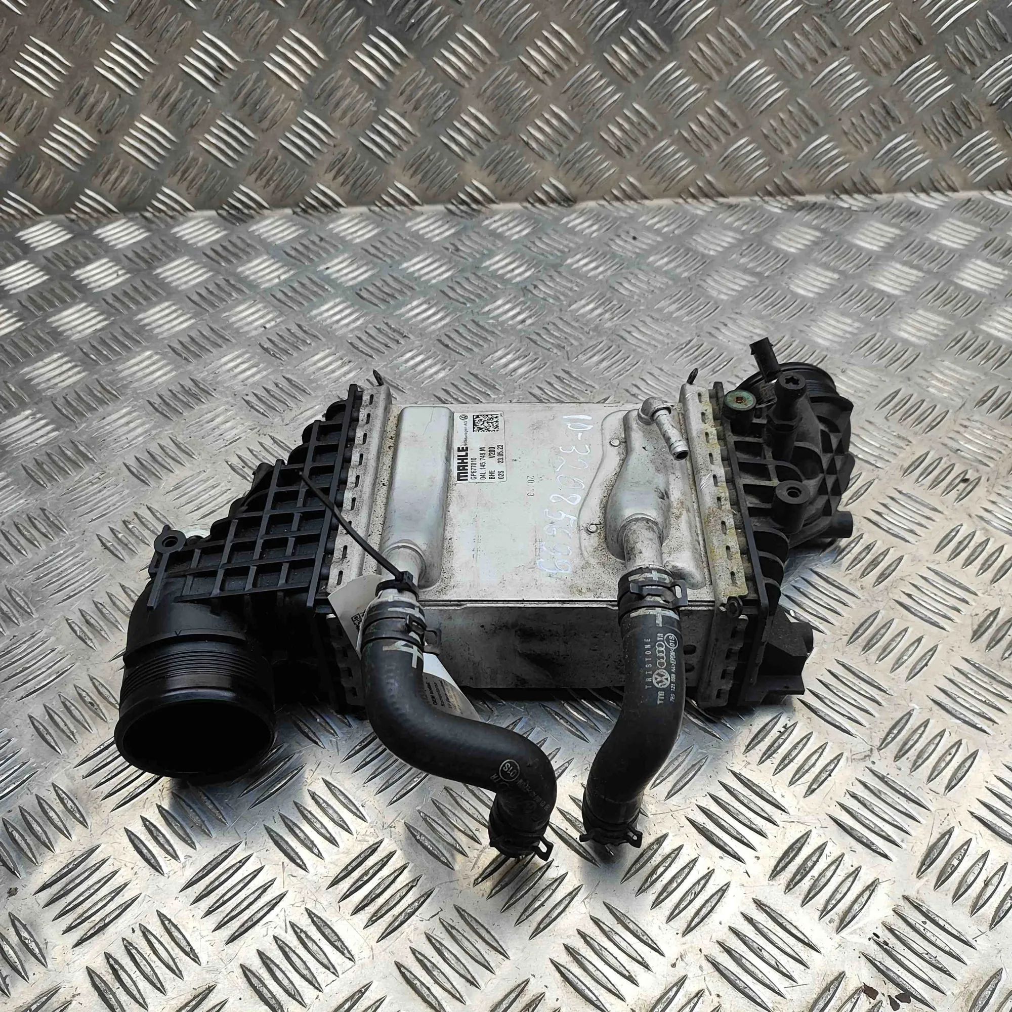 Volkswagen Transporter (T6, Caravelle, Multivan) Intercooler radiator Intercooler radiator — VW TRANSPORTER (VI T6 Va...