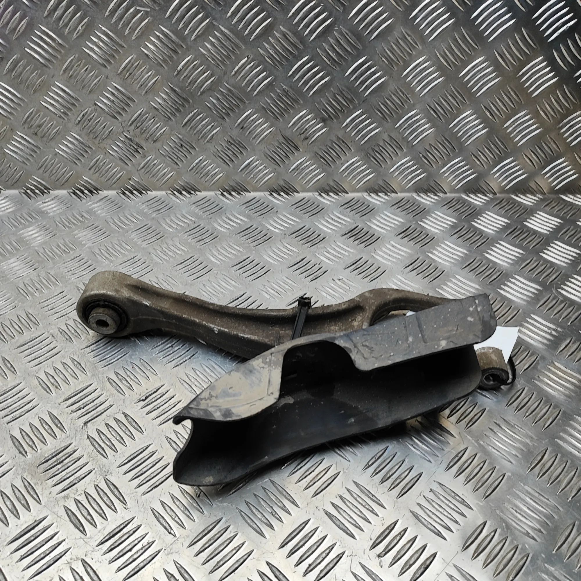 Porsche 911 (991) Control arm — rear left Control arm — rear left — PORSCHE 911 (991) (20...