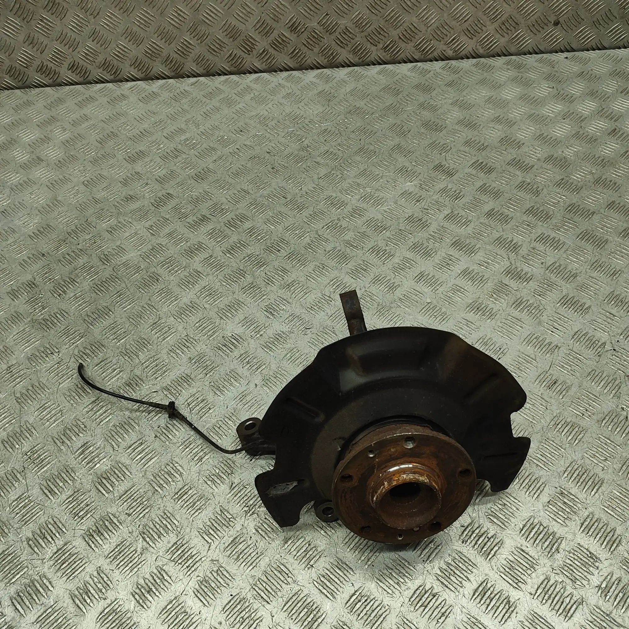 Suzuki Grand Vitara Front Left Wheel Hub Front Left Wheel Hub — SUZUKI VITARA (LY) (2015...