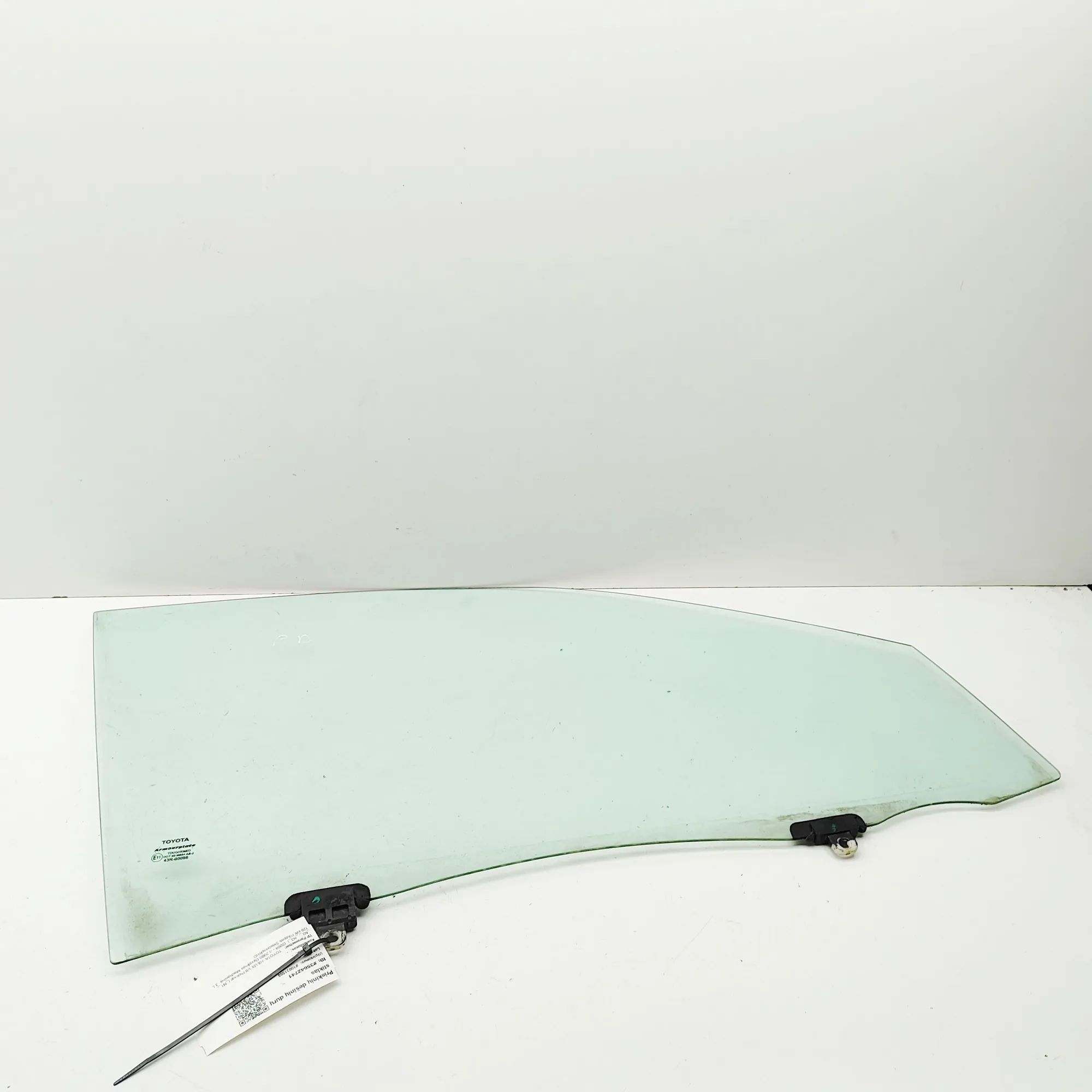 Toyota Hilux Front Right Door Window Front Right Door Window — TOYOTA HILUX (VII Pic...