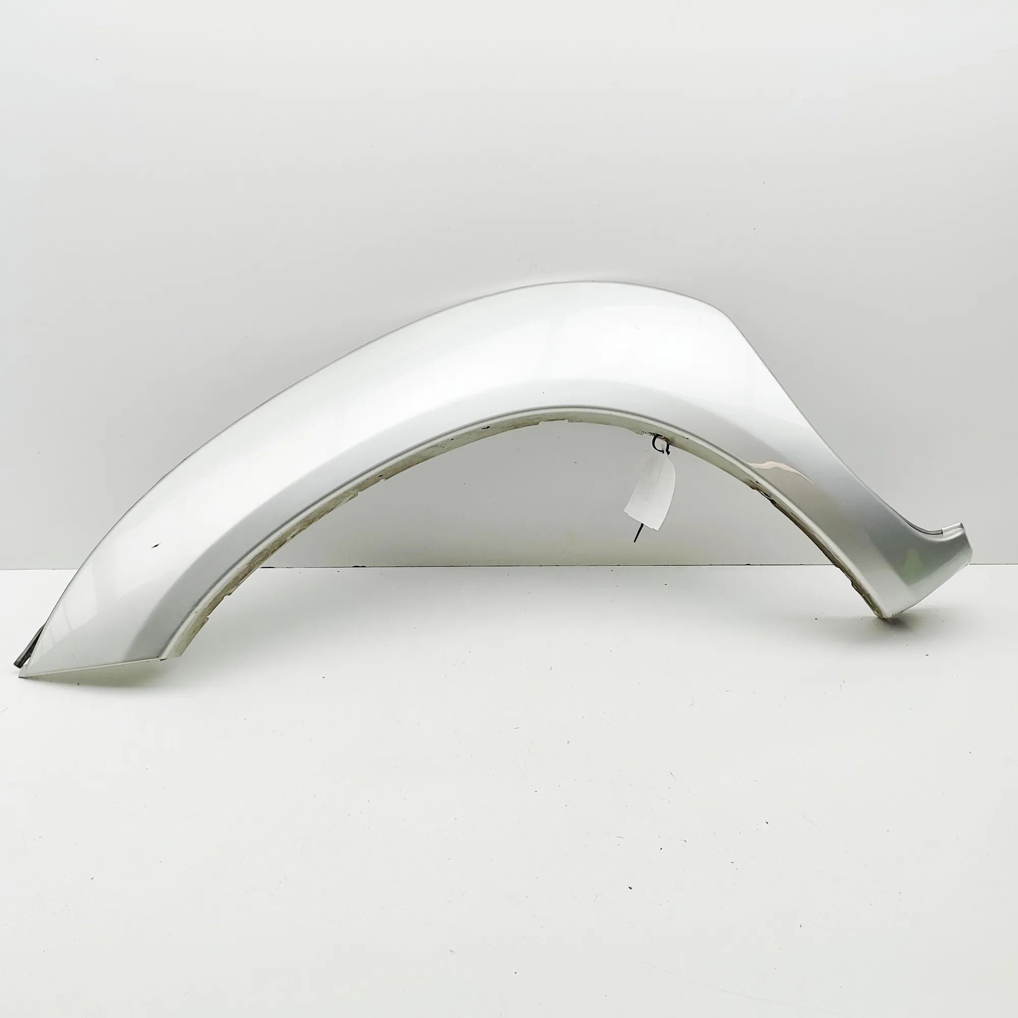 Toyota Hilux Wheel arch trim — front left Wheel arch trim — front left — TOYOTA HILUX (VI...
