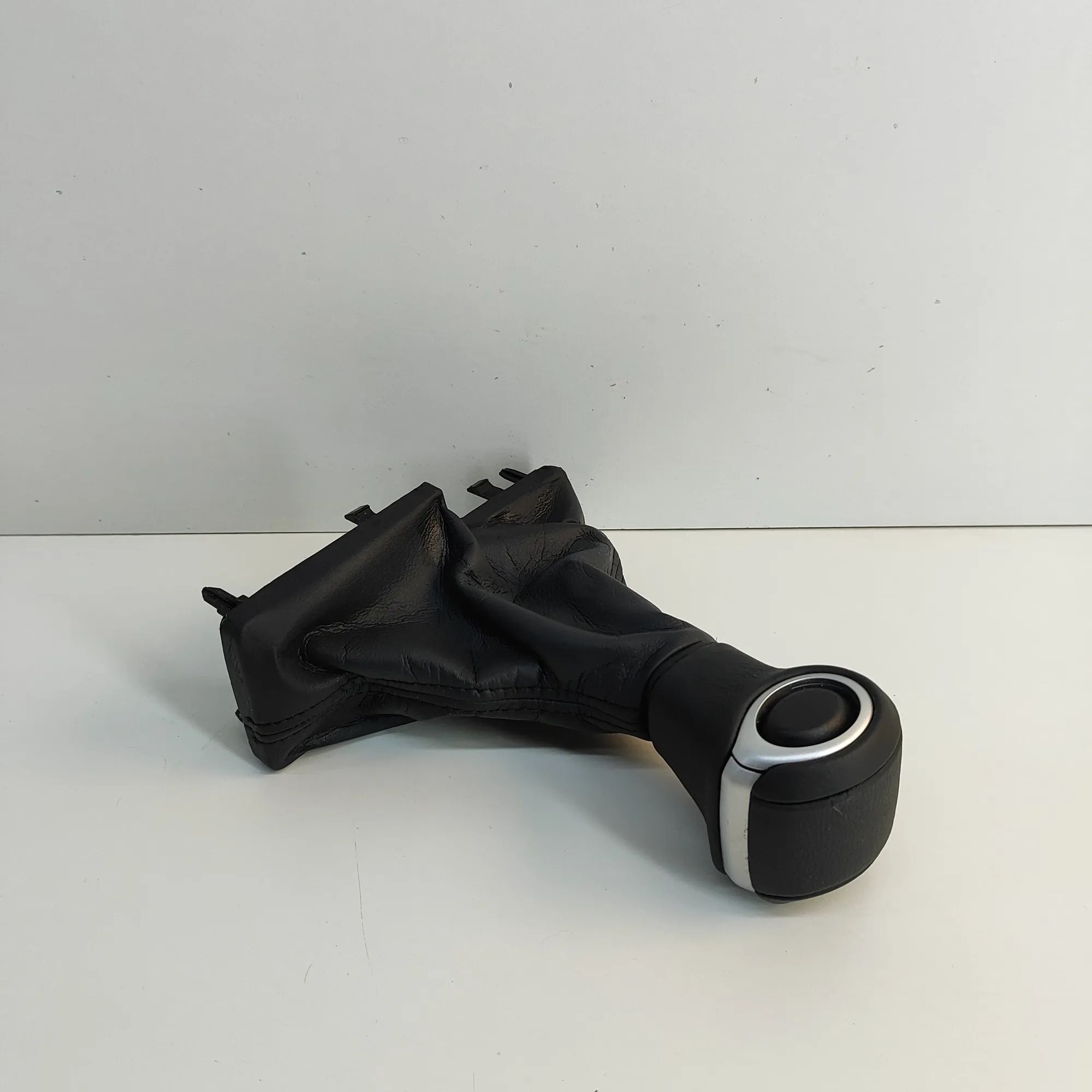 Toyota Sienna Gear lever knob Gear lever knob — TOYOTA SIENNA (_L4_) (2020-.....