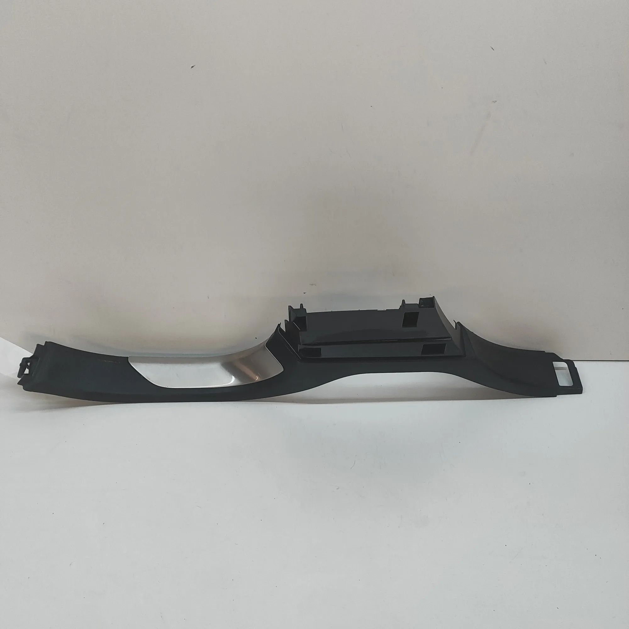 Land Rover Range Rover Sport (L461) Interior sill trim — rear left Interior sill trim — rear left — LAND ROVER RAN...