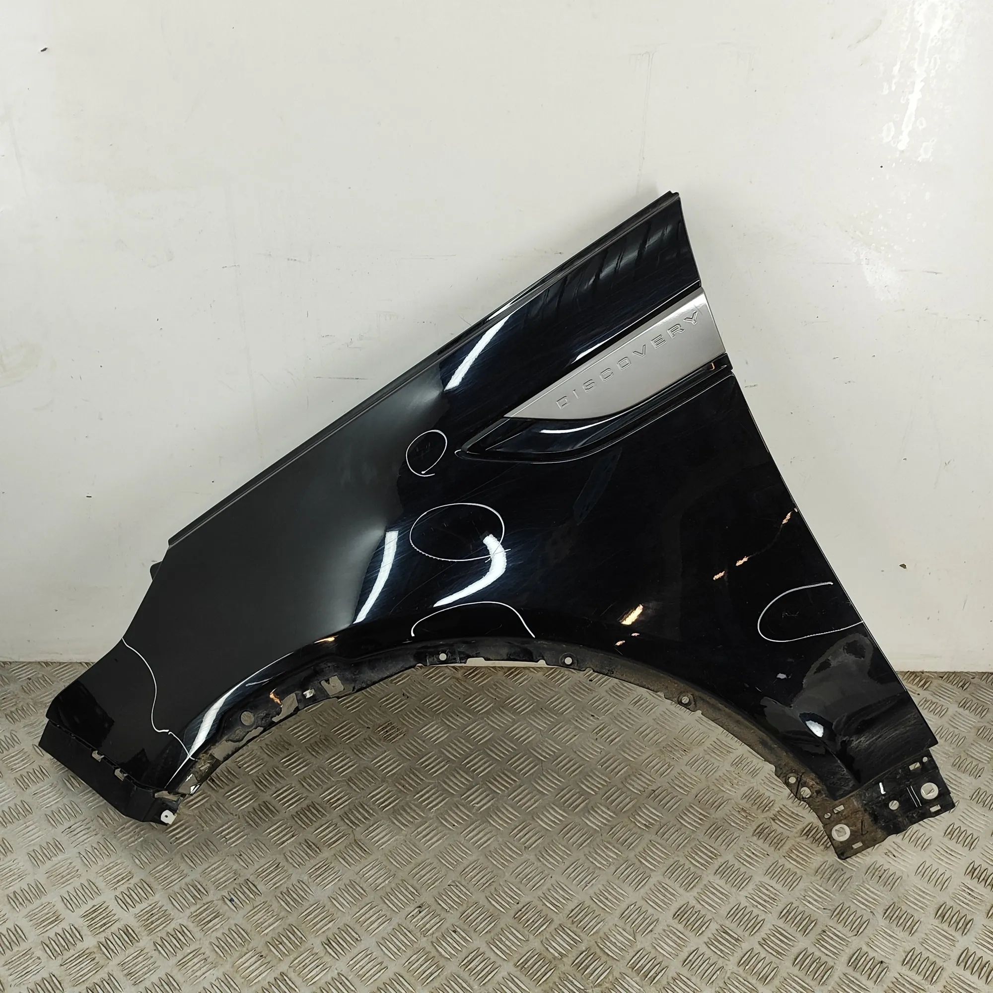 Land Rover Discovery Front Left Fender Front Left Fender — LAND ROVER DISCOVERY (V L46...