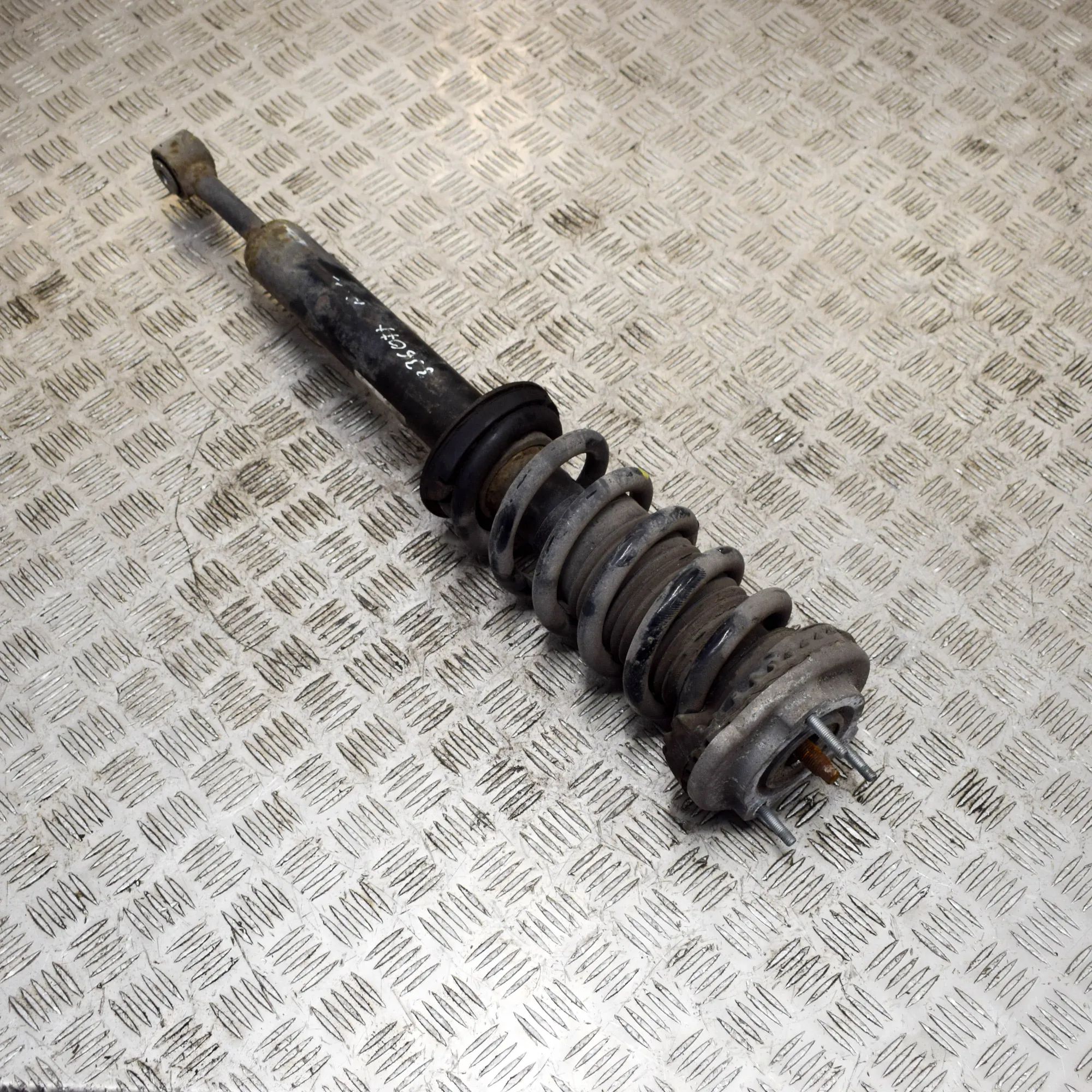 Maserati Ghibli Shock absorber — front left Shock absorber — front left — MASERATI GHIBLI (...