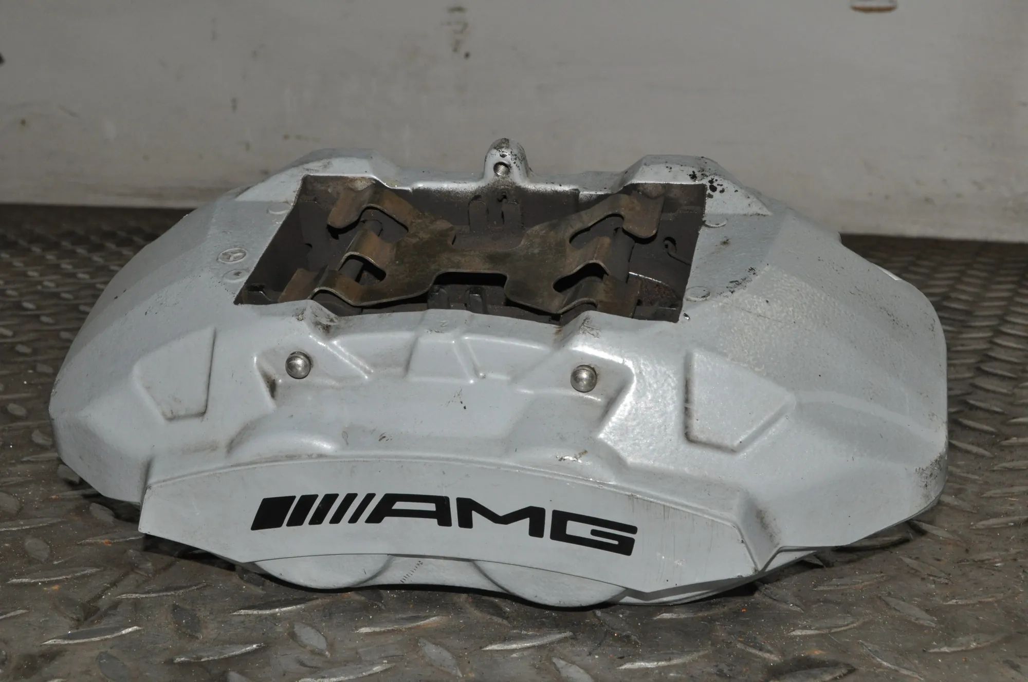 Mercedes-Benz A (W176) Brake caliper — front left Brake caliper — front left — MERCEDES BENZ C-CL...