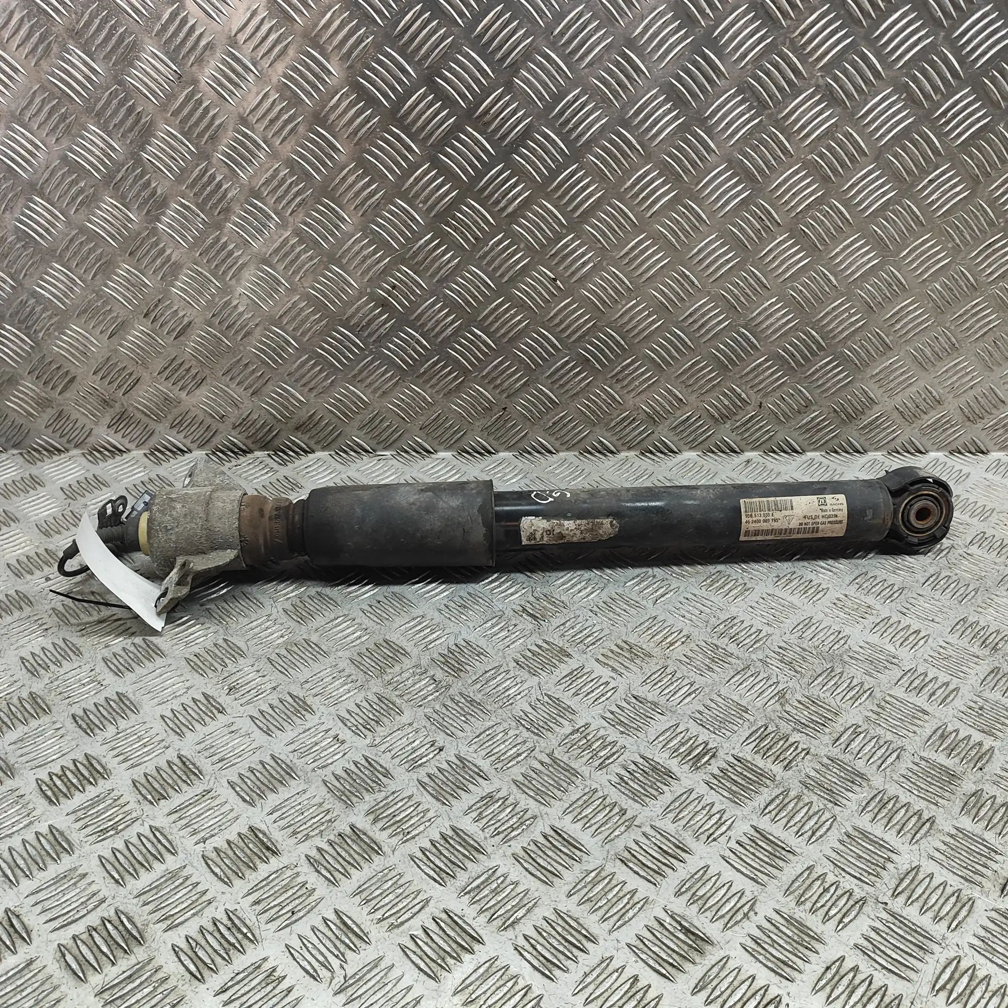 Porsche Macan Shock absorber — rear right Shock absorber — rear right — PORSCHE MACAN (95...