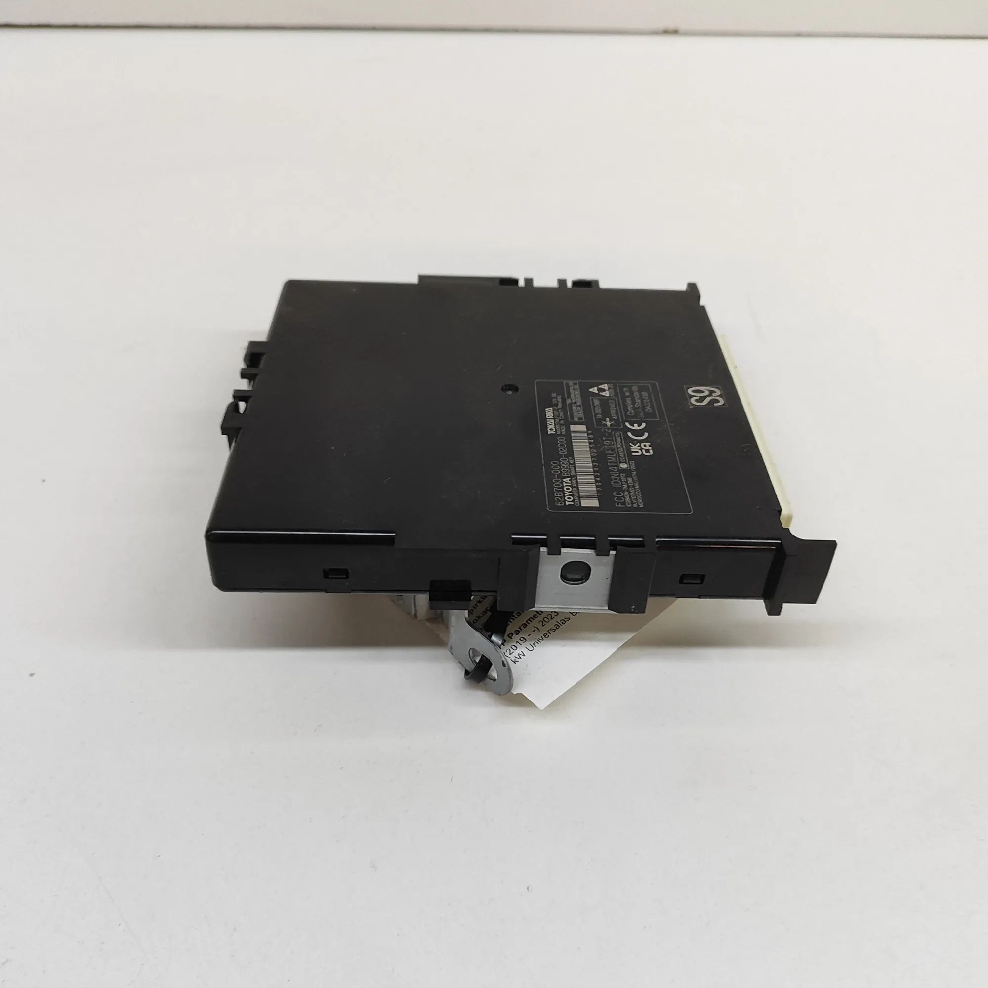 Toyota Corolla Keyless Control Unit Keyless Control Unit — TOYOTA COROLLA (Estate _...