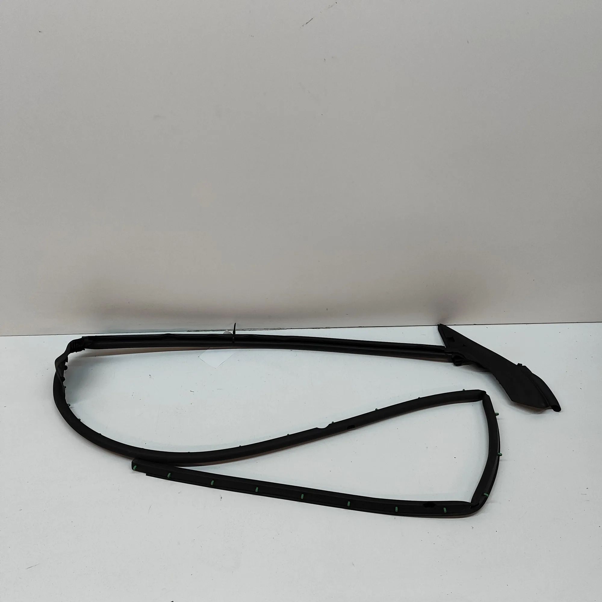 Porsche 911 (992) Door rubber seal — front left Door rubber seal — front left — PORSCHE 911 (99...