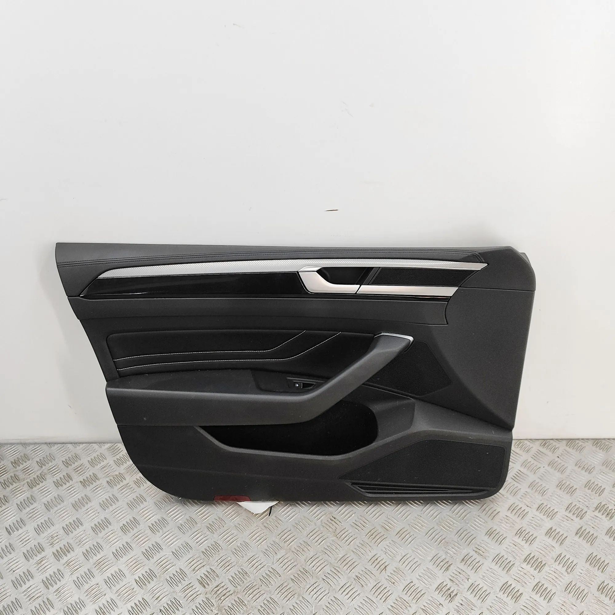 Volkswagen Arteon Front Left Door Panel Front Left Door Panel — VW ARTEON (3H7) (2017-....