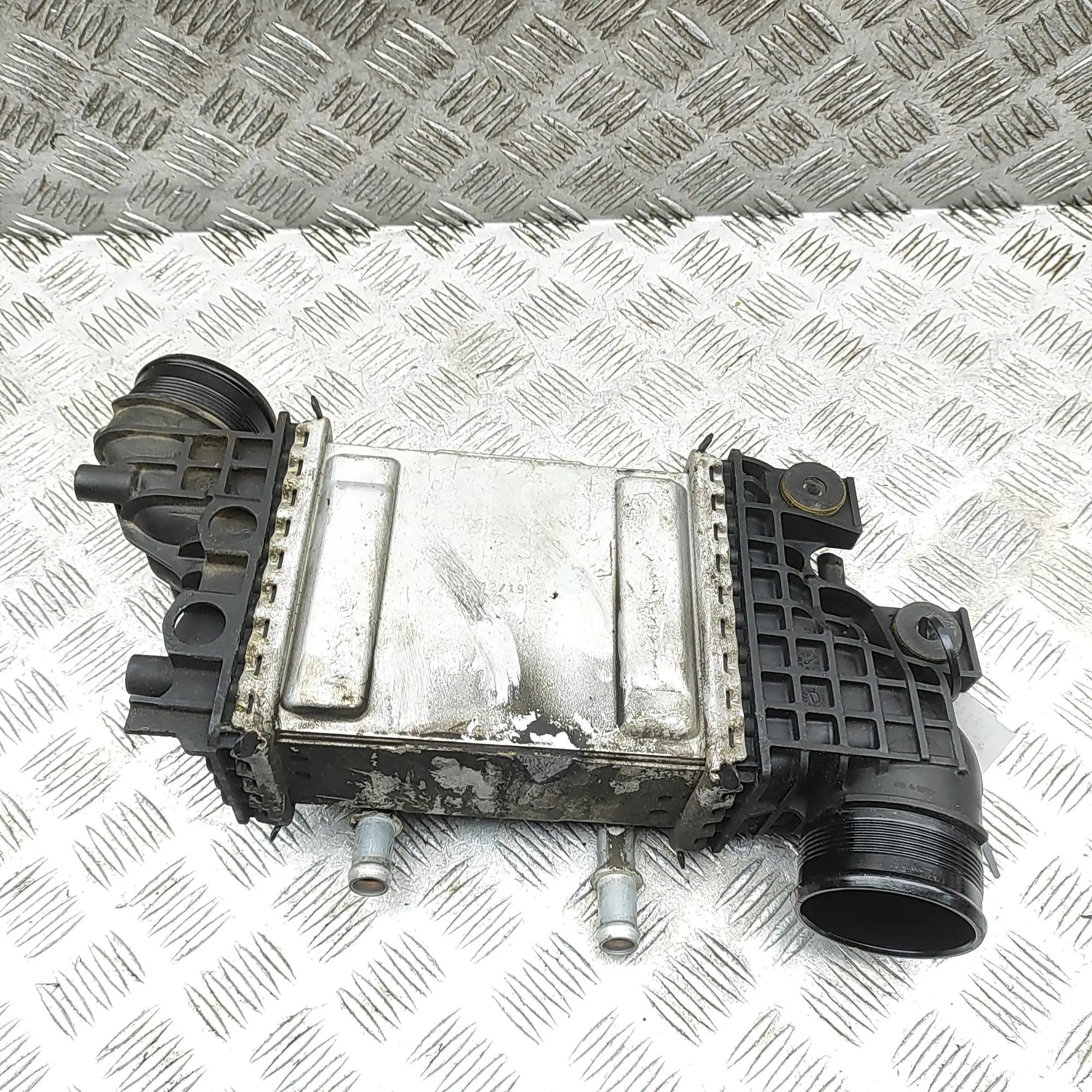 Volkswagen Transporter (T6, Caravelle, Multivan) Intercooler radiator Intercooler radiator — VW TRANSPORTER (VI T6 Mi...