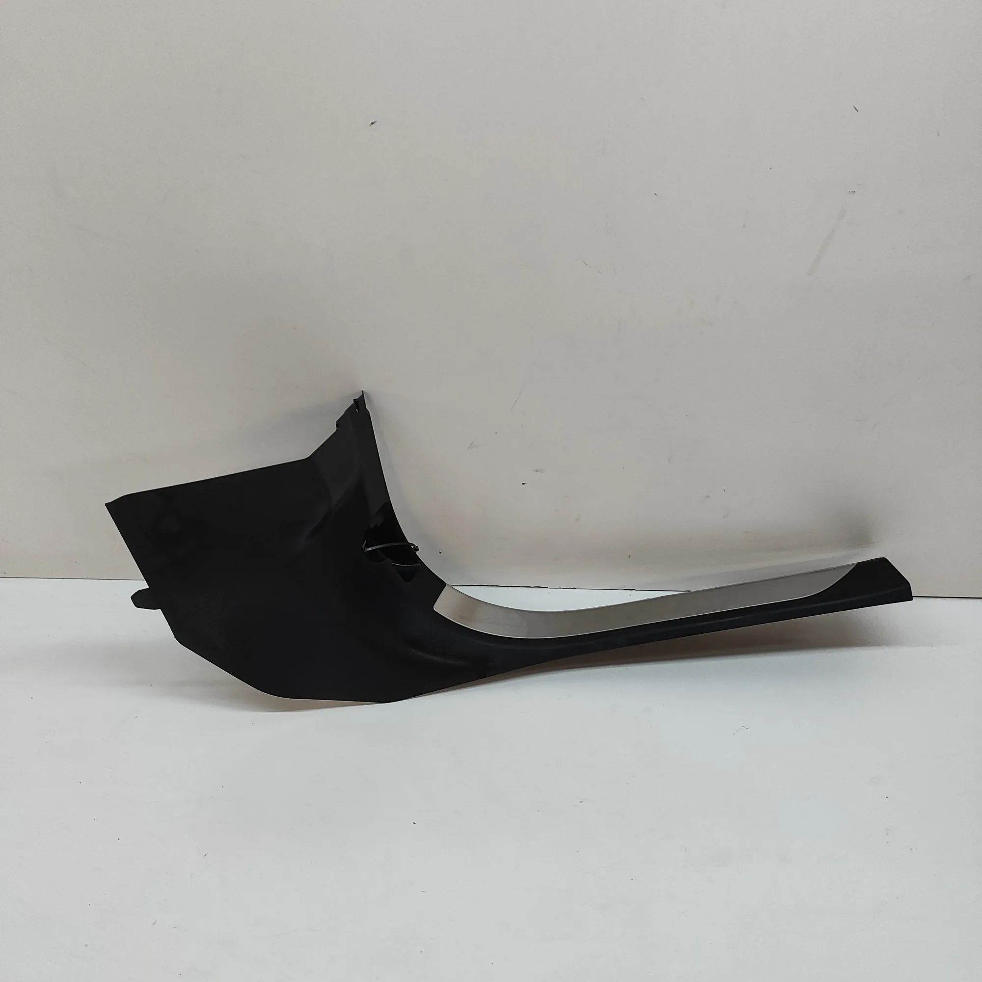 Land Rover Range Rover Sport (L461) Interior sill trim — front right Interior sill trim — front right — LAND ROVER R...