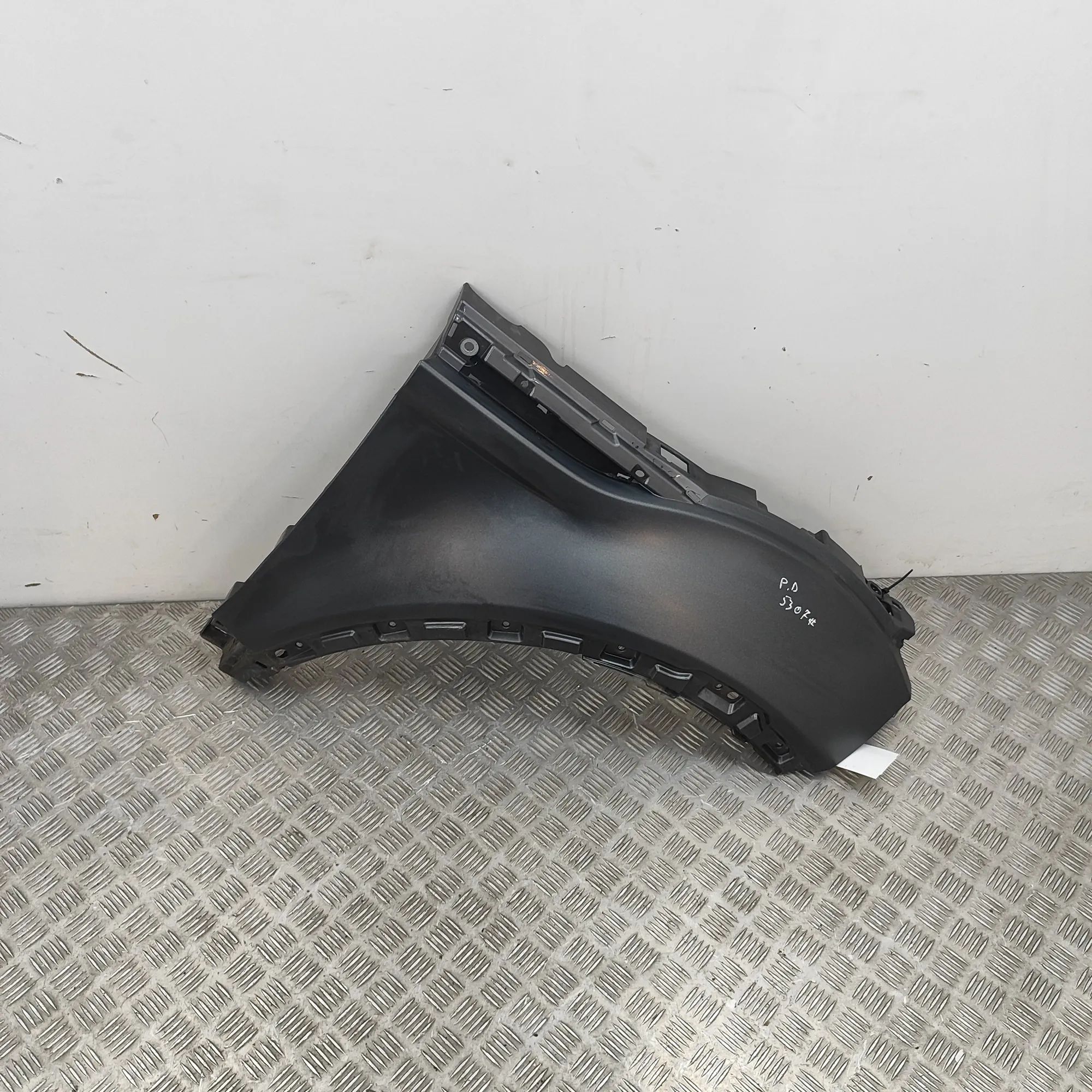 Land Rover Range Rover Evoque Front Right Fender Front Right Fender — LAND ROVER RANGE ROVER EVO...