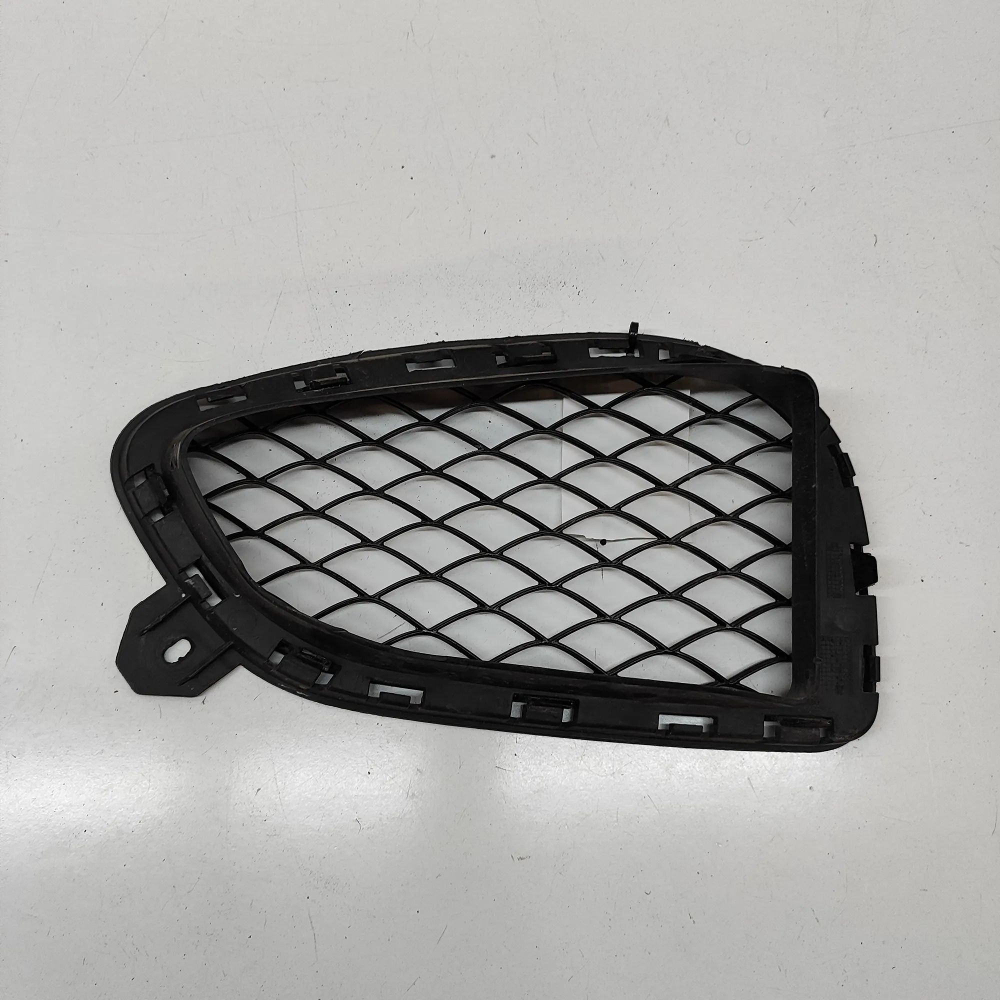 Mercedes-Benz A (W176) Front Right Grill Front Right Grill — MERCEDES BENZ AMG (GT C190)...