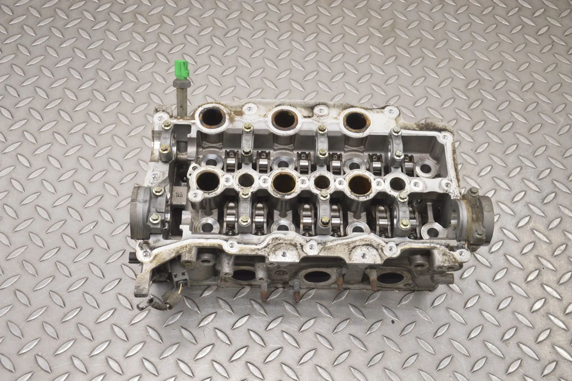 Jaguar XJ Left Side Engine Head Left Side Engine Head — JAGUAR XJ (X350) (2003-...