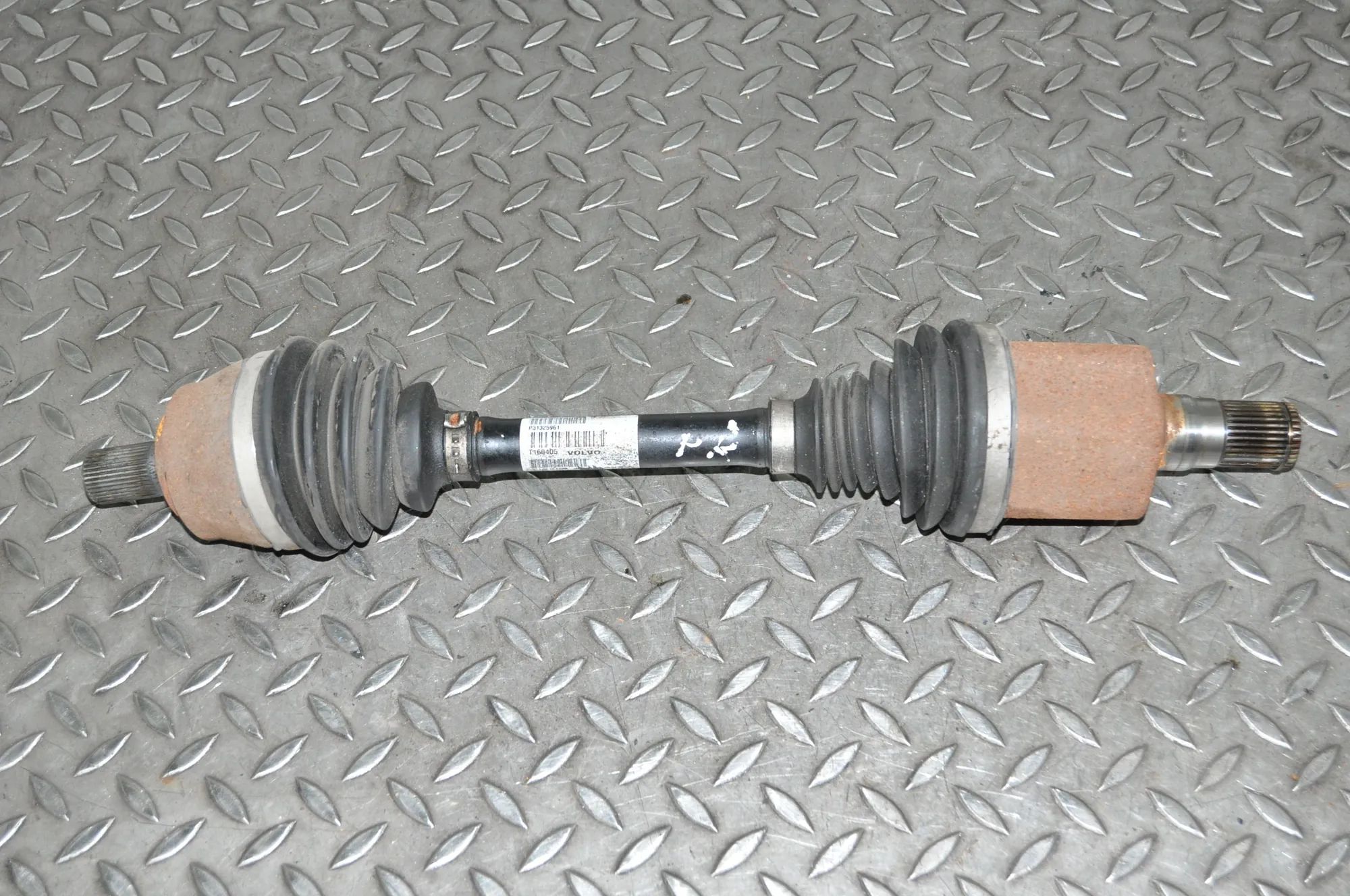 Volvo V40 Front Left Driveshaft Front Left Driveshaft — VOLVO V40 (Hatchback) (...