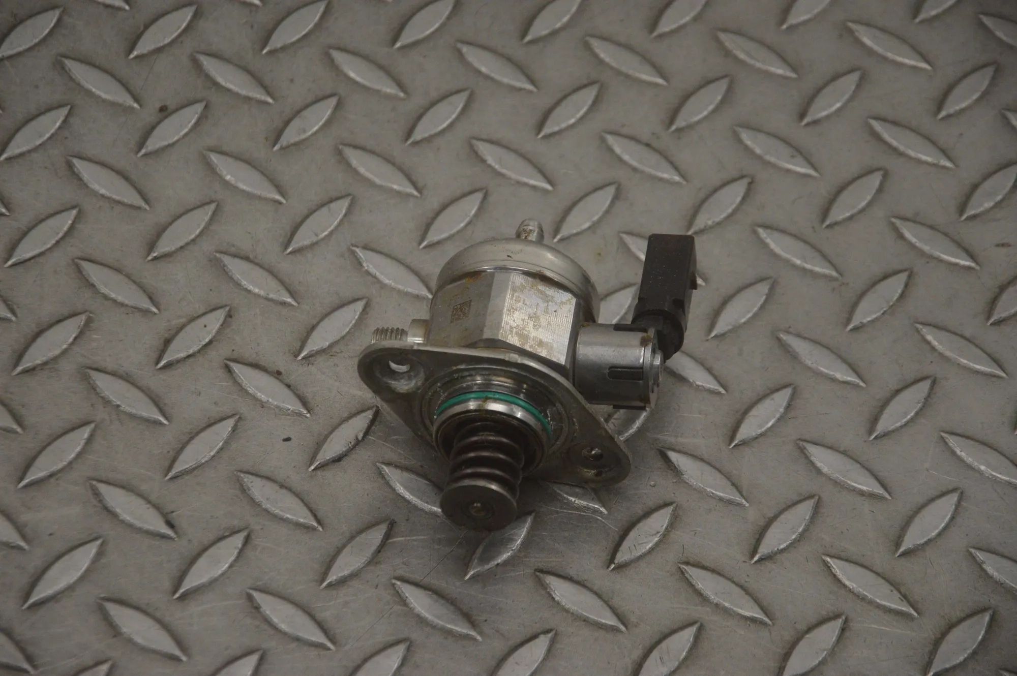 Porsche 911 (991) kütusepump Fuel pump — PORSCHE 911 (991) (2011-2020) — 9A2...
