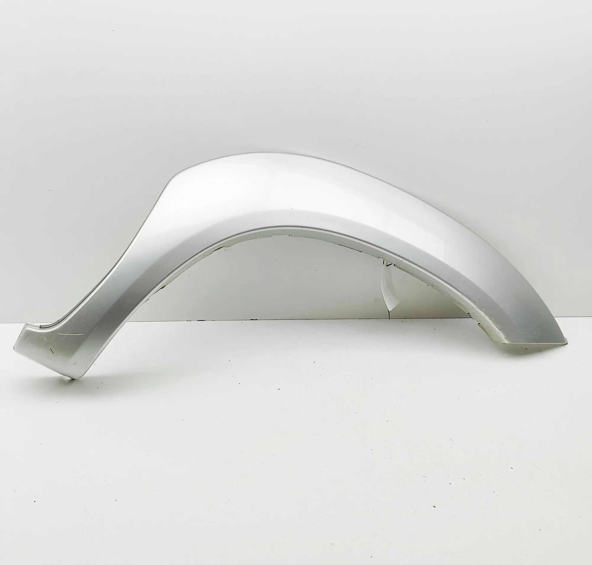 Toyota Hilux Wheel arch trim — front right Wheel arch trim — front right — TOYOTA HILUX (V...
