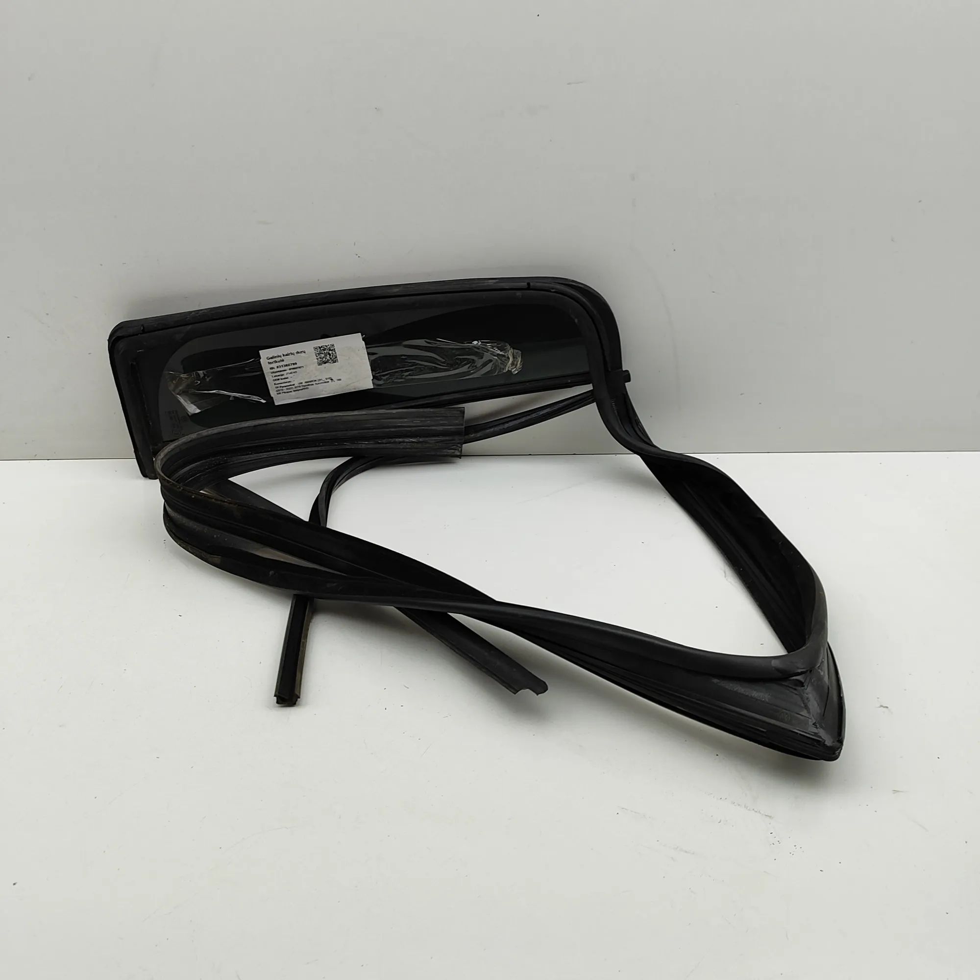 Volkswagen Amarok Rear door left-hand window Rear door left-hand window — VW AMAROK (2H_, S1...