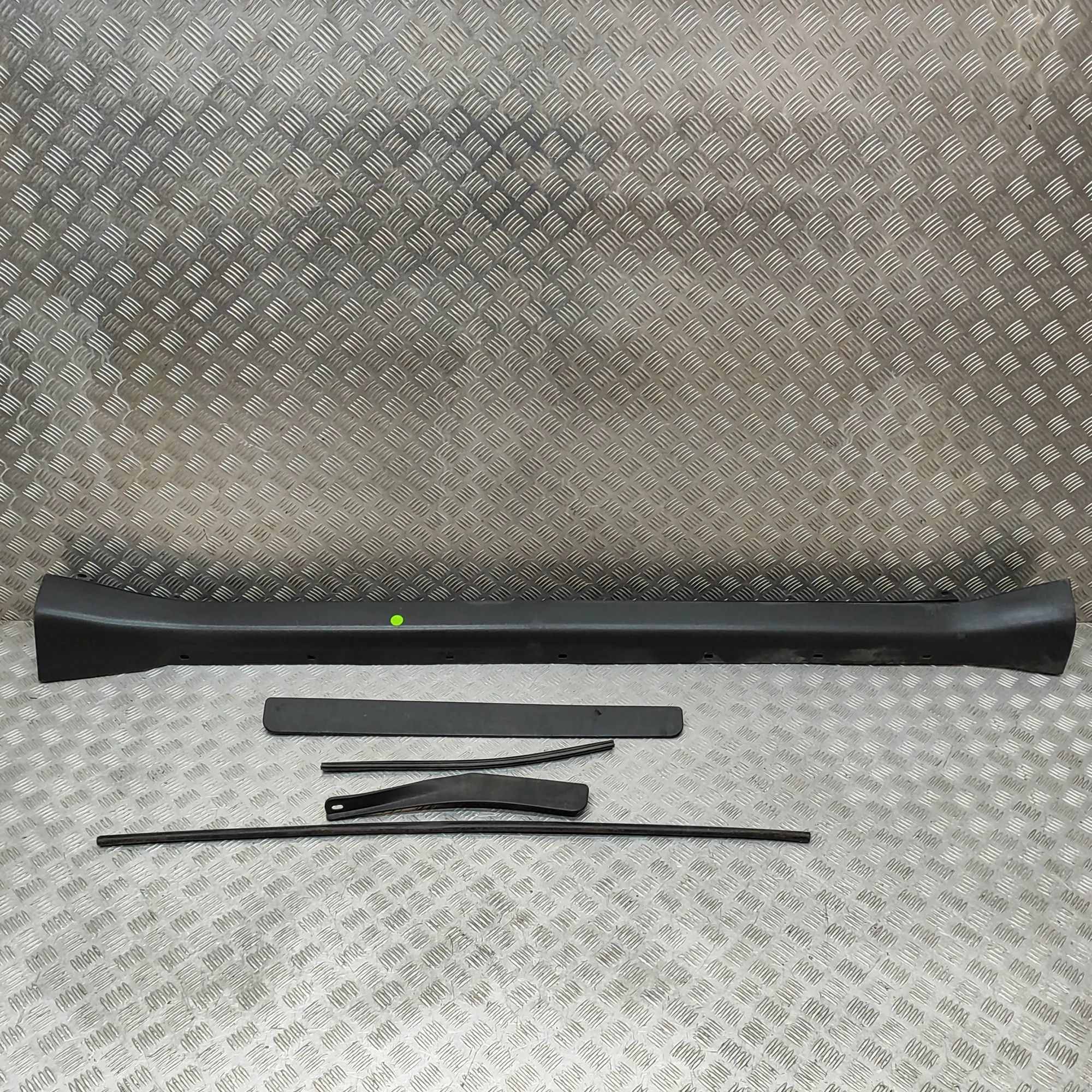Chevrolet TrailBlazer Right Side Plastic Sideskirt Cover Right Side Plastic Sideskirt Cover — CHEVROLET ...